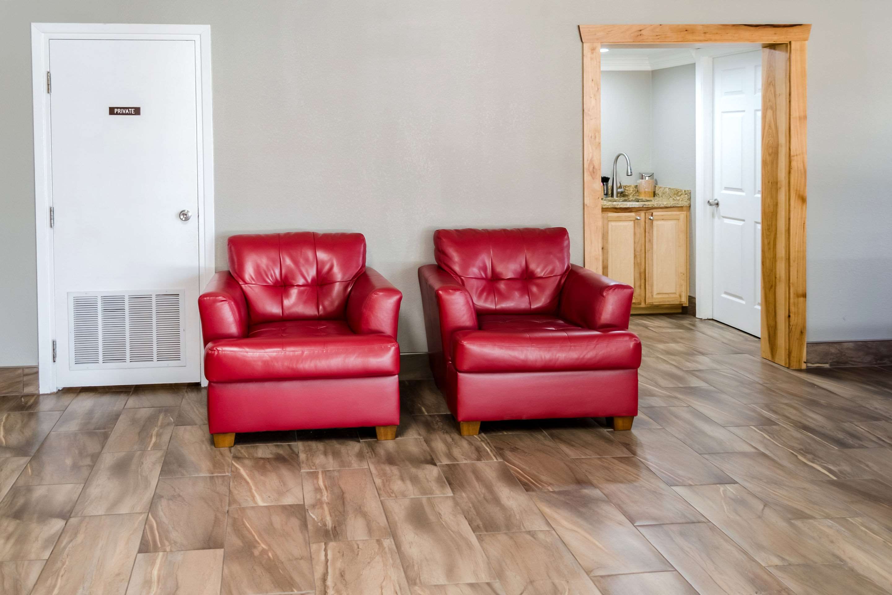 Lobby with sitting area | Rodeway Inn Vicksburg