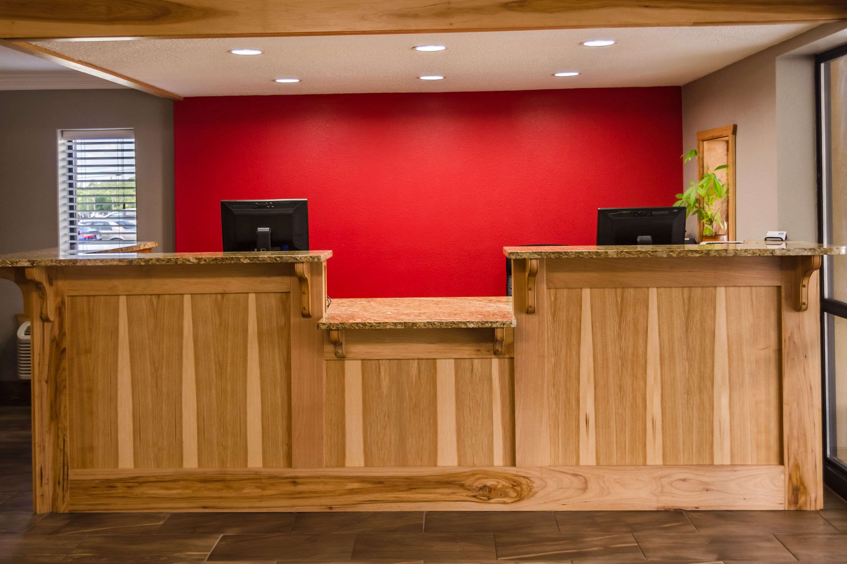 Front desk | Rodeway Inn Vicksburg