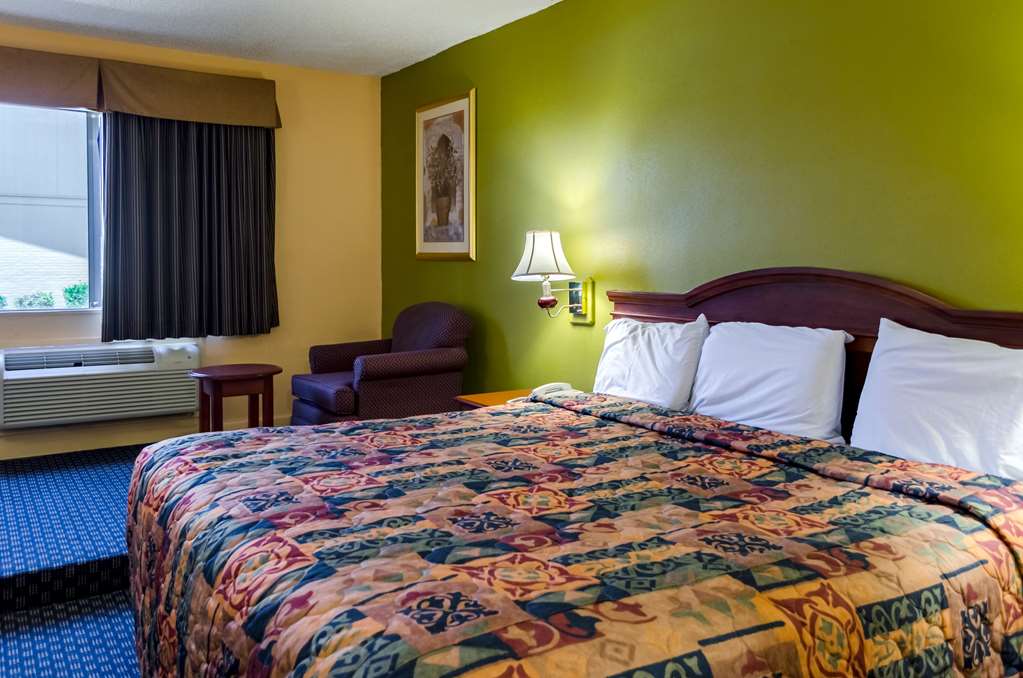 RODEWAY INN VICKSBURG-guestroom-Guest Room,Suite,On-Site.jpg