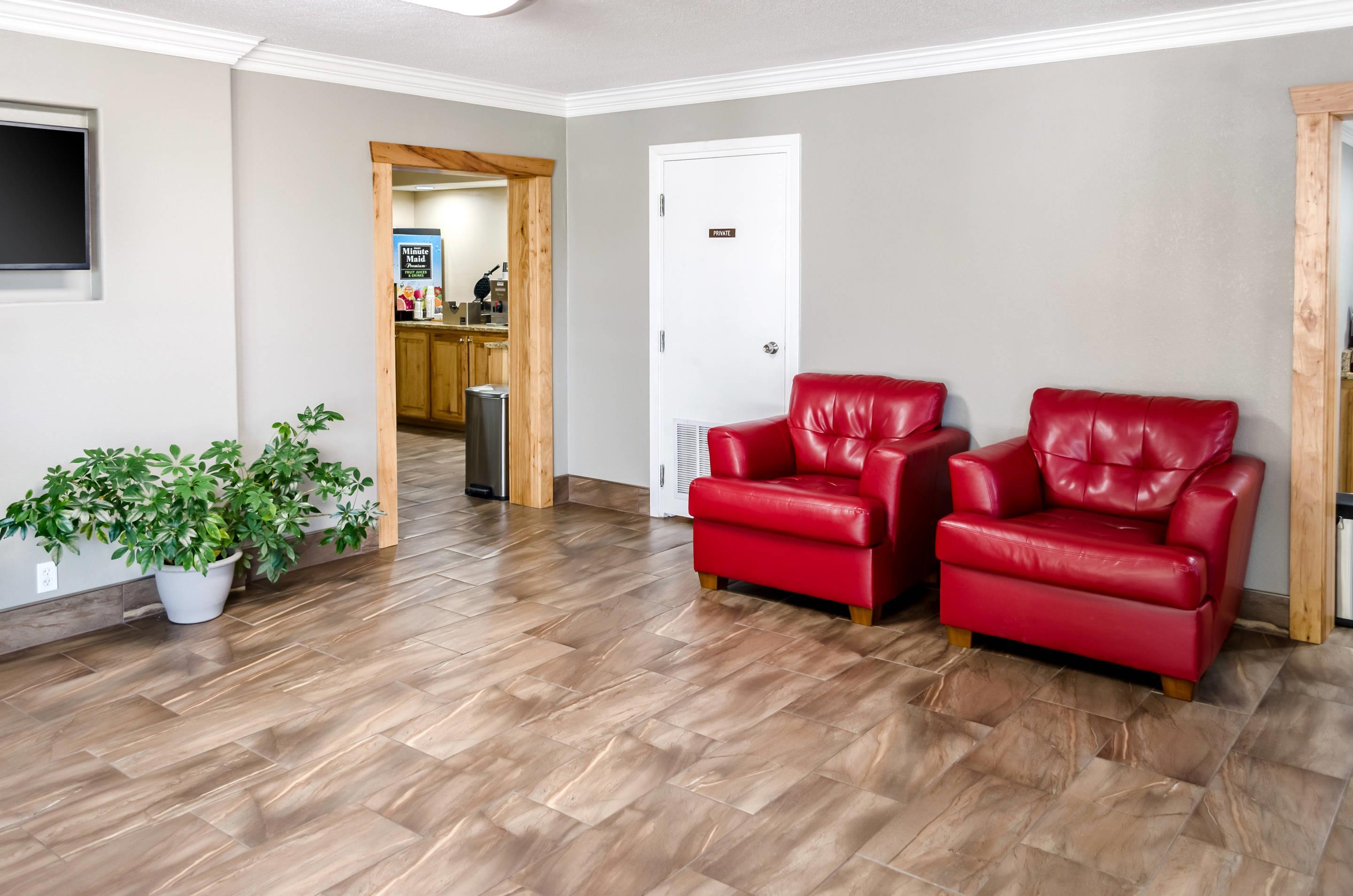 Spacious lobby | Rodeway Inn Vicksburg