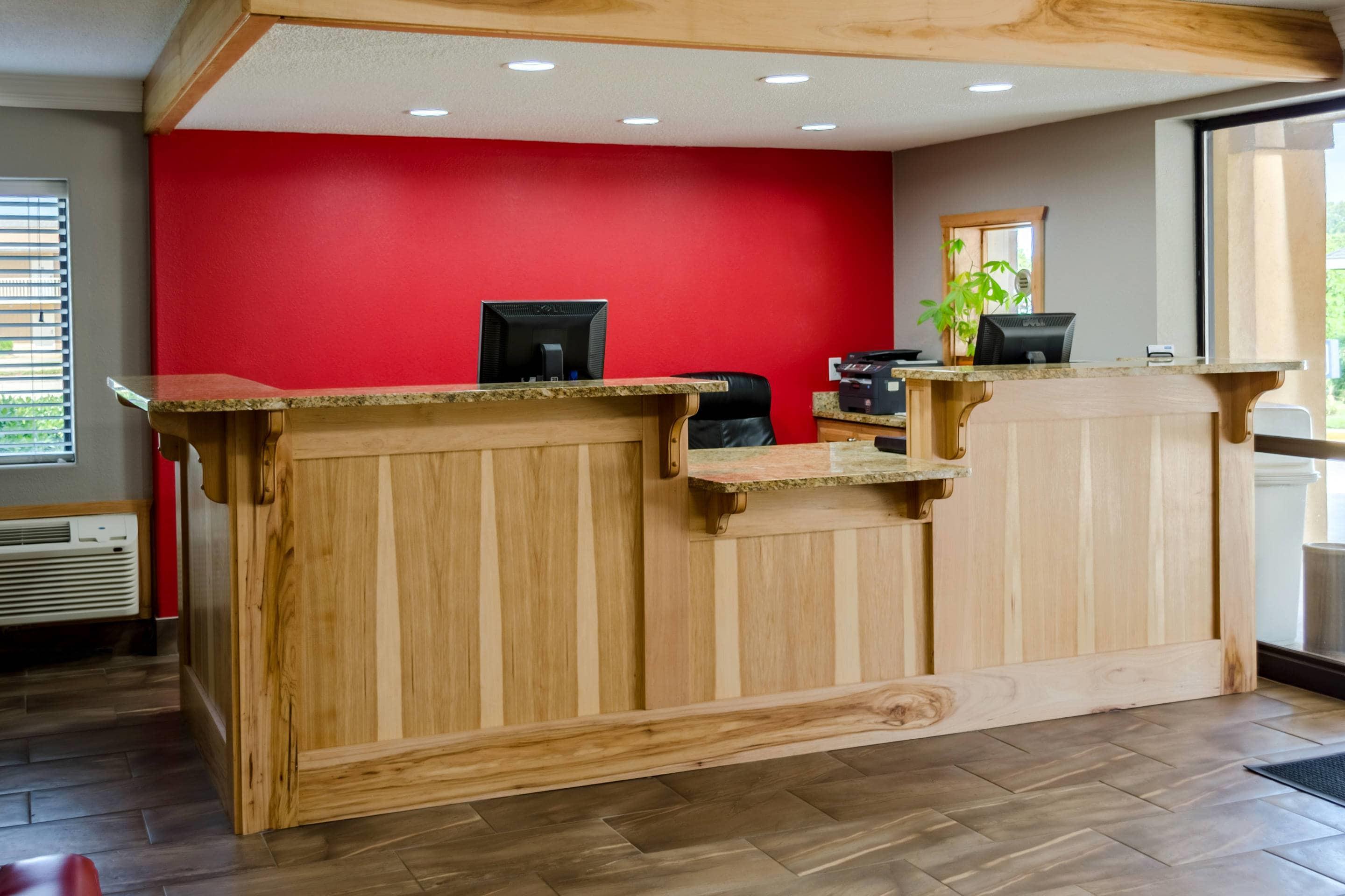 Front desk with friendly staff | Rodeway Inn Vicksburg