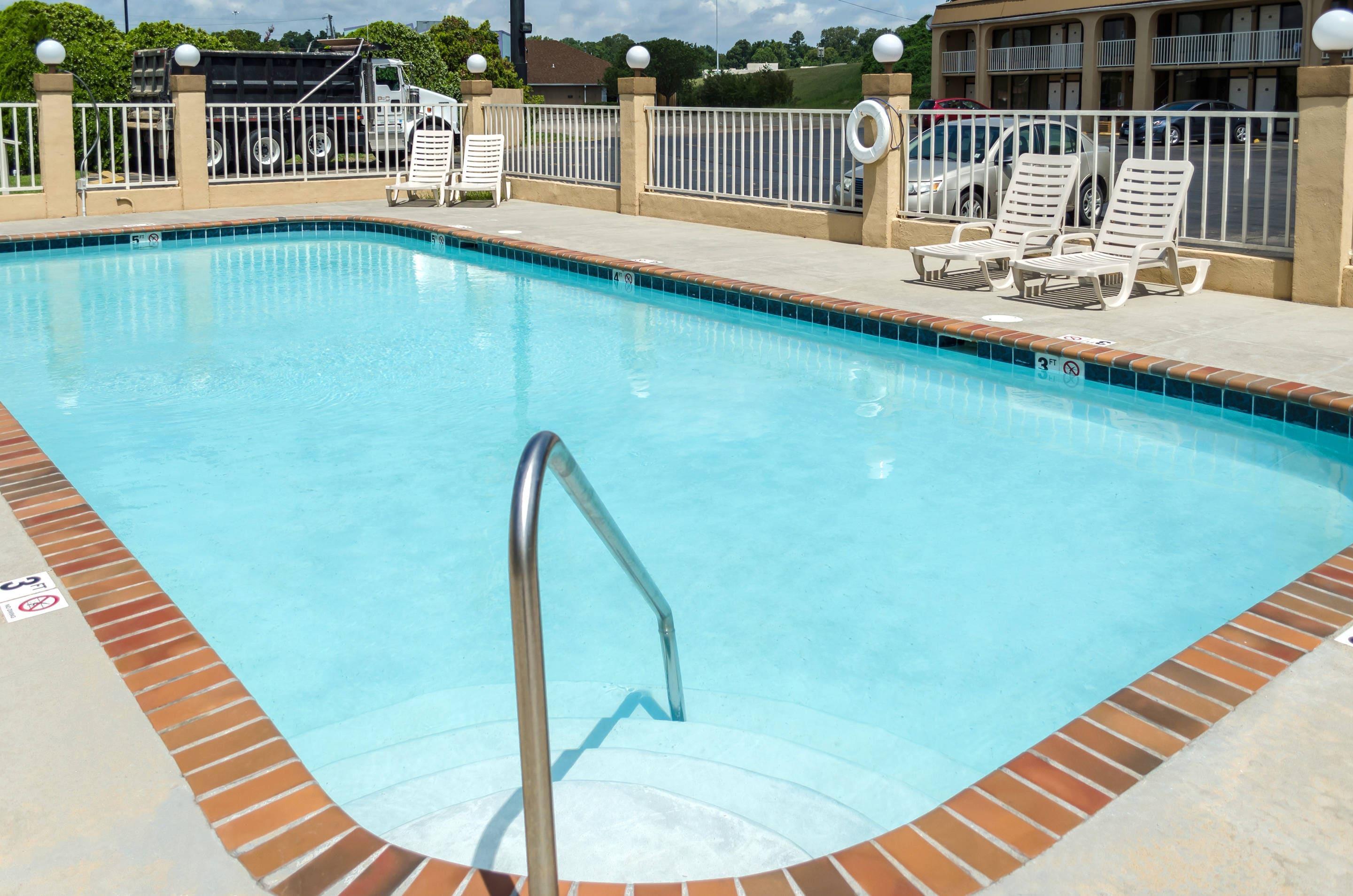 Relax on the sundeck | Rodeway Inn Vicksburg