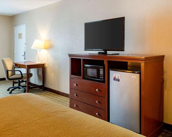Suite - Quality Inn Louisville