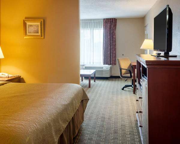 Suite - Quality Inn Louisville