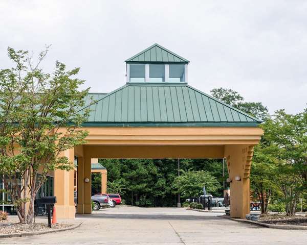 Exterior view - Quality Inn Louisville