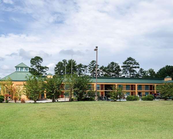 Exterior view - Quality Inn Louisville