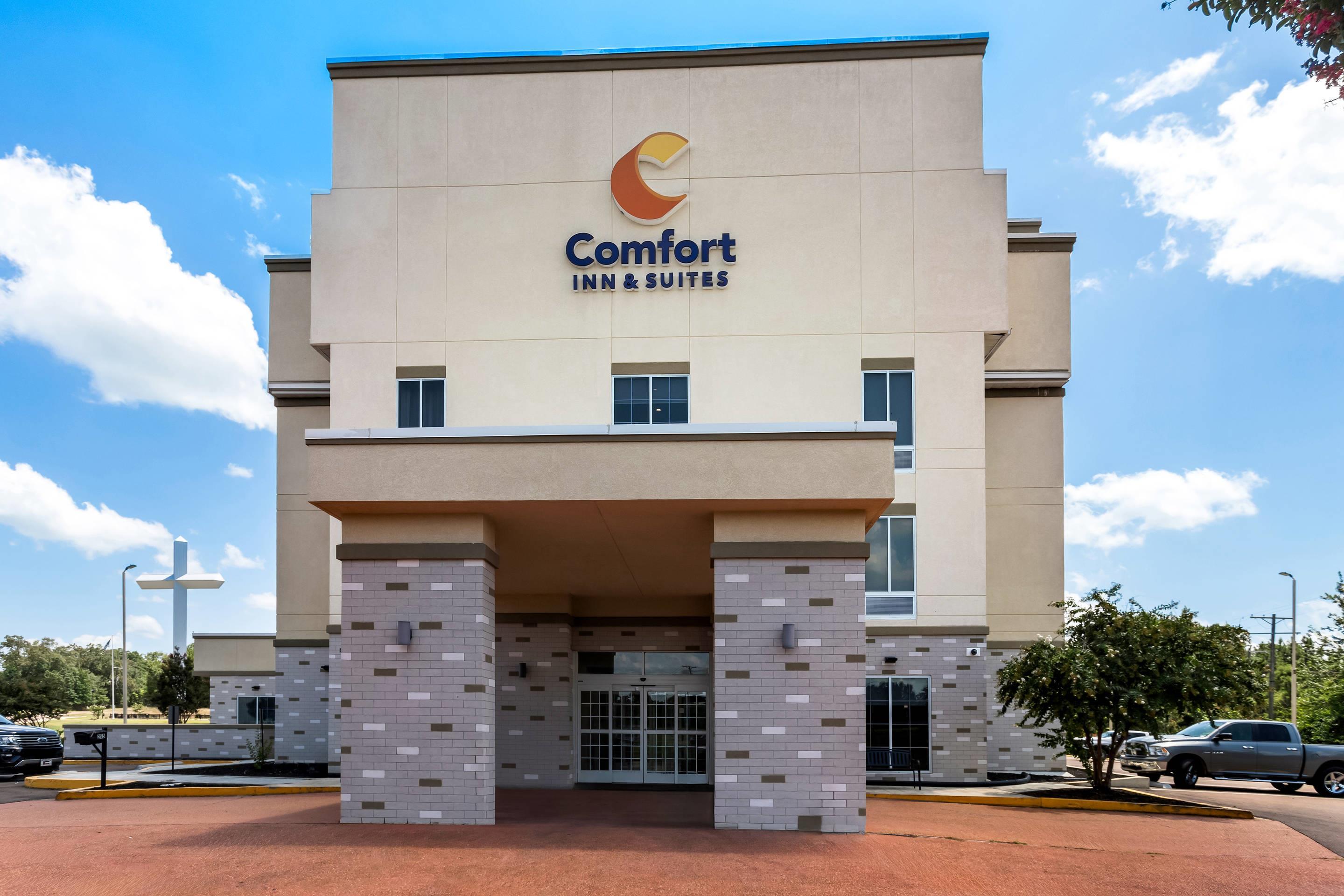 Hotel exterior | Comfort Inn & Suites Grenada