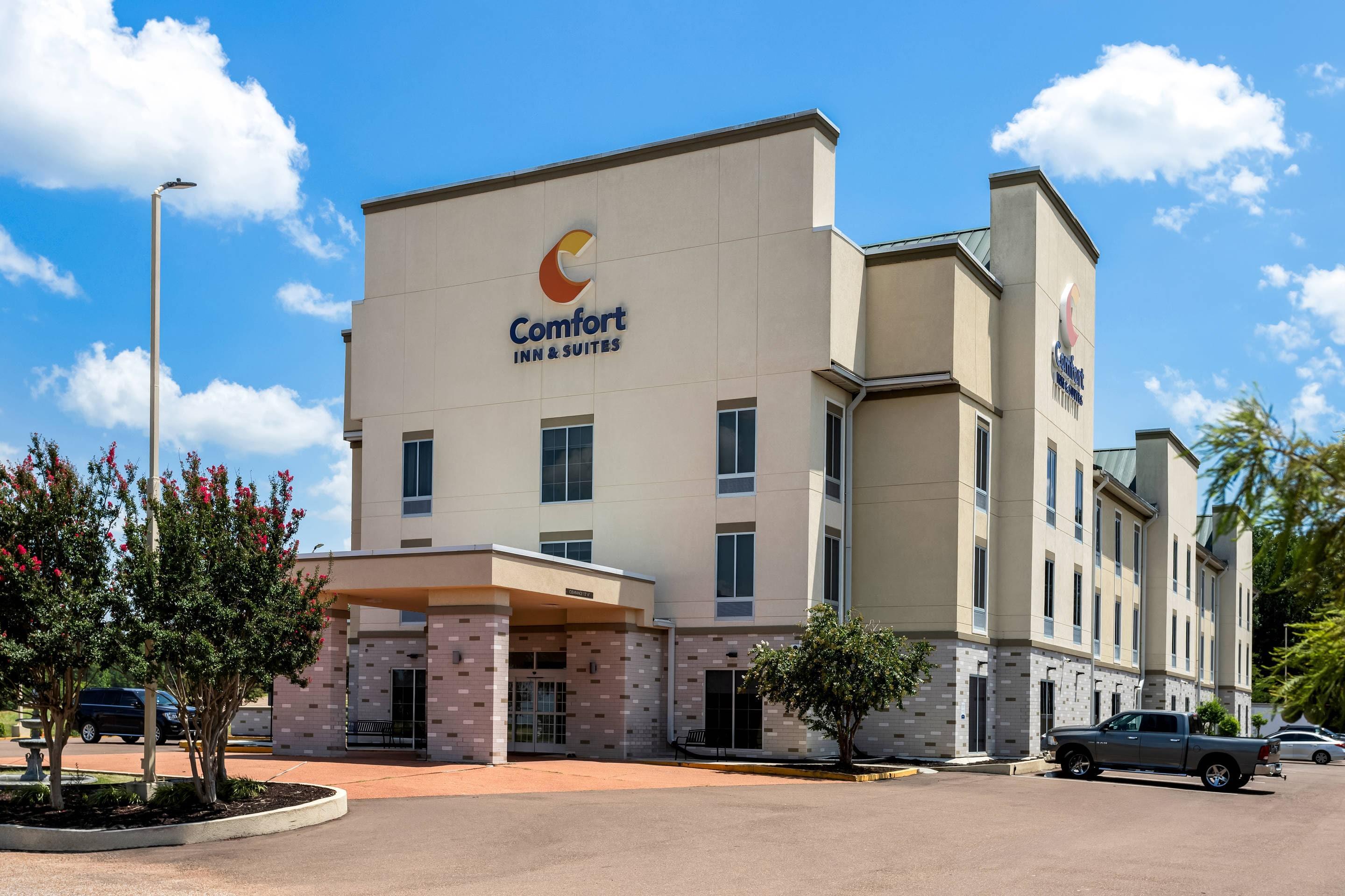 Hotel exterior | Comfort Inn & Suites Grenada