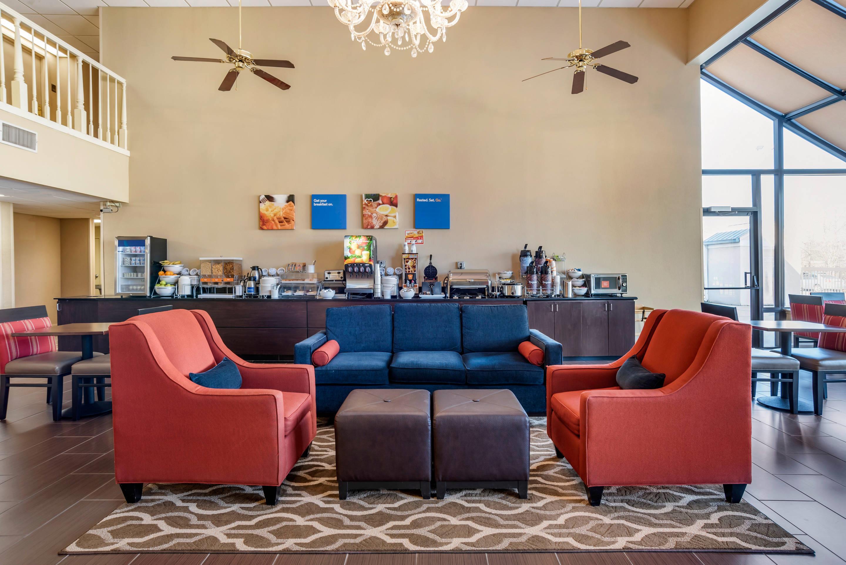 Breakfast area | Comfort Inn