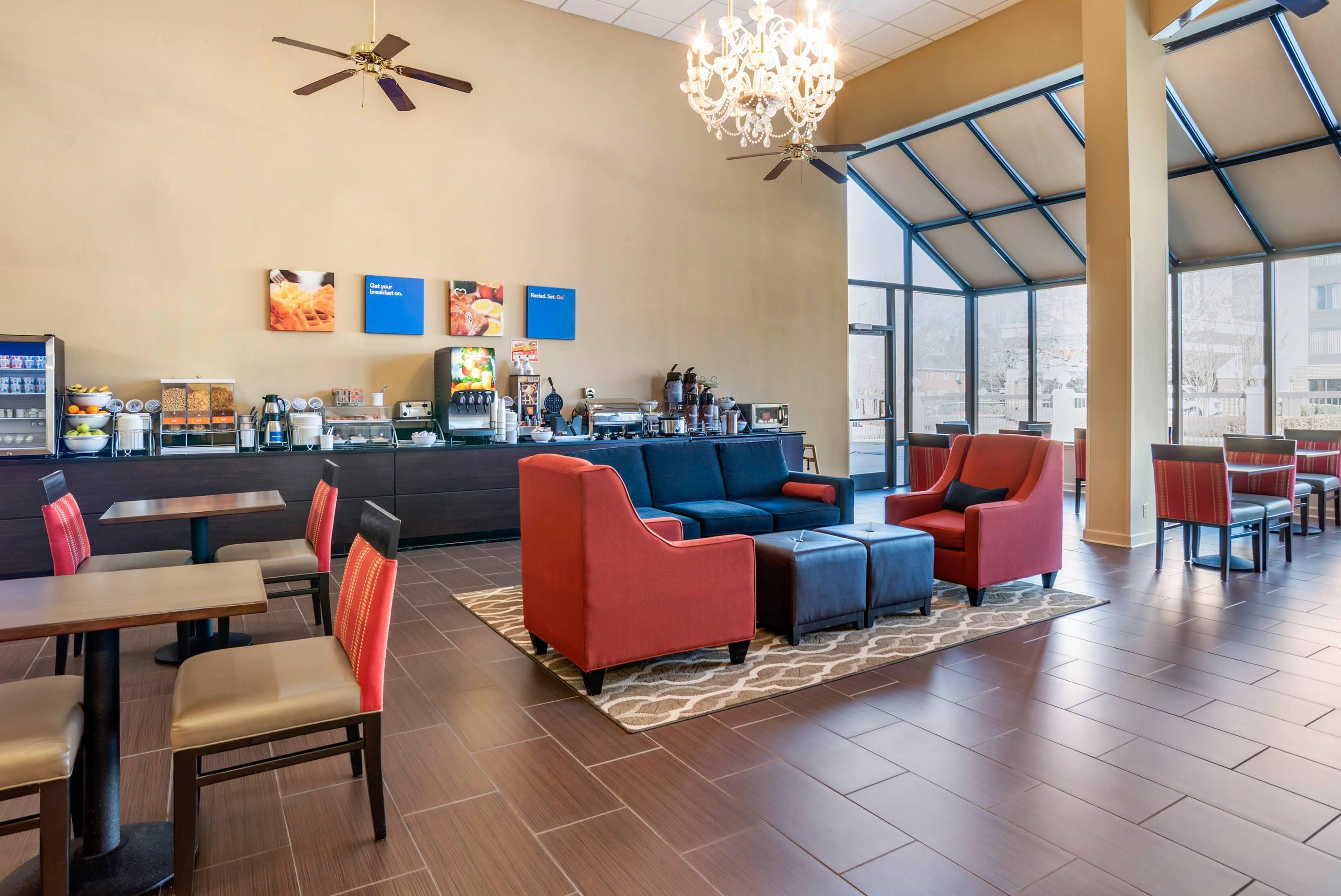 Breakfast area | Comfort Inn