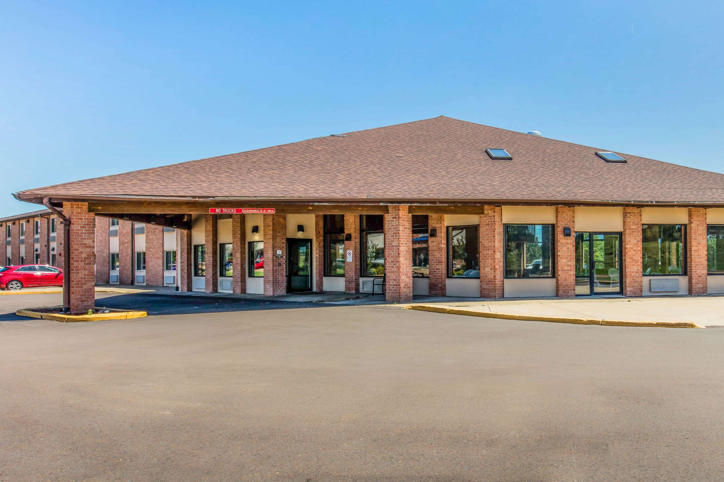 Hotel exterior | Quality Inn
