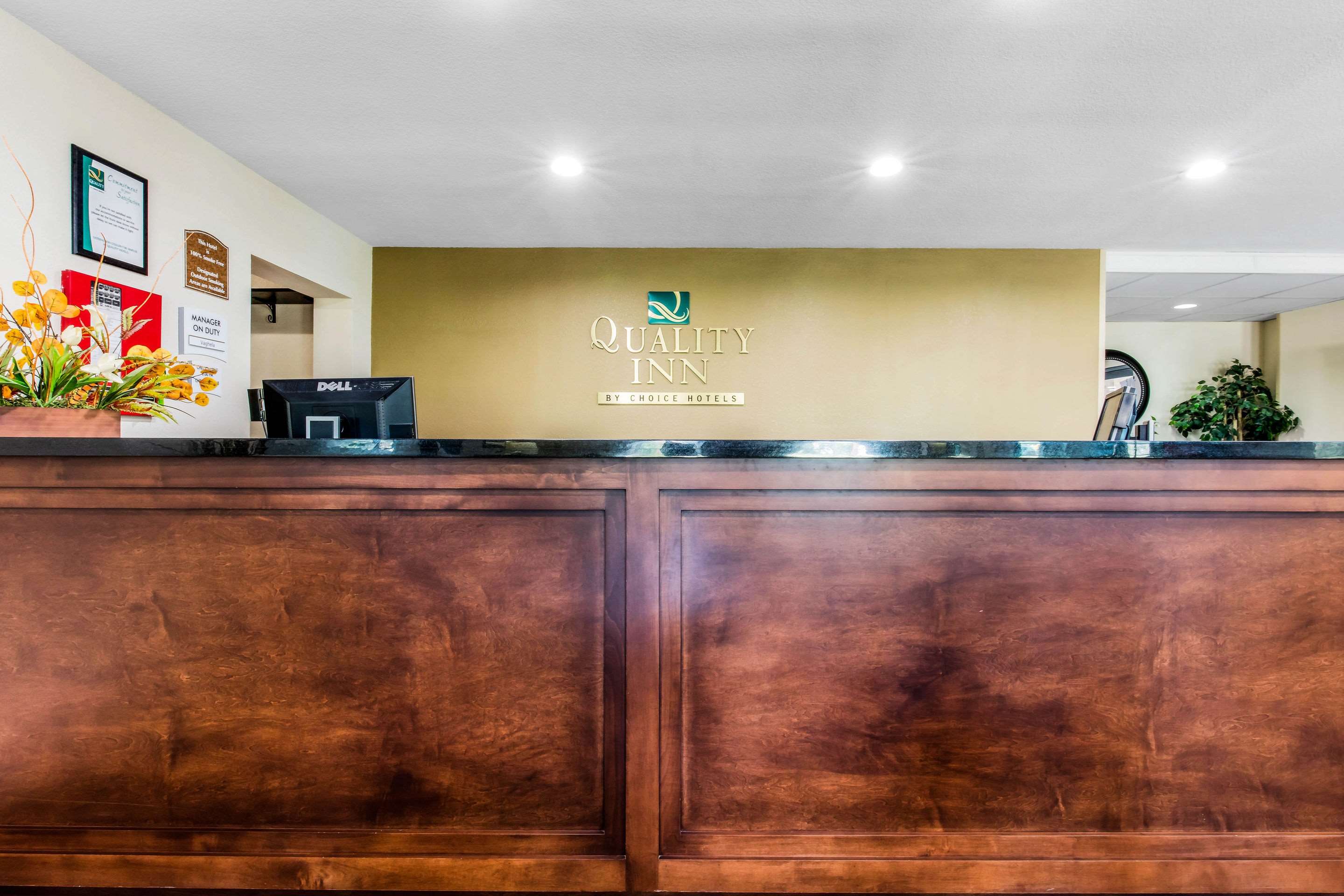 Spacious lobby with sitting area | Quality Inn