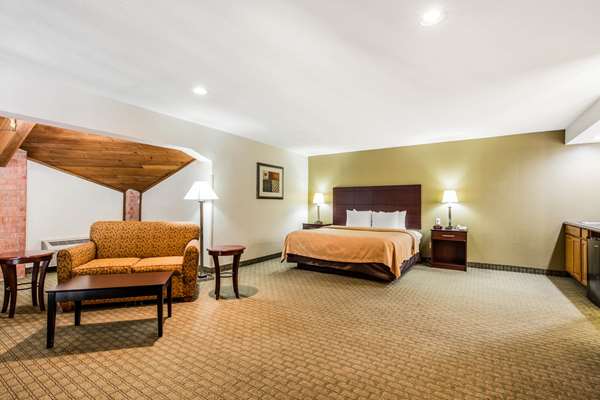 Suite - Quality Inn Batesville - I-55, Exit 243
