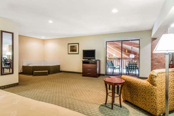 Suite - Quality Inn Batesville - I-55, Exit 243