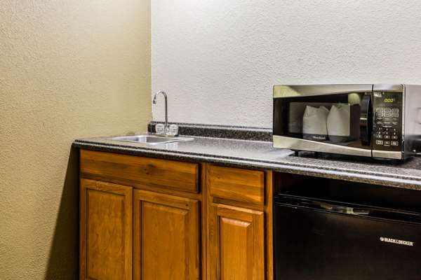 Suite - Quality Inn Batesville - I-55, Exit 243