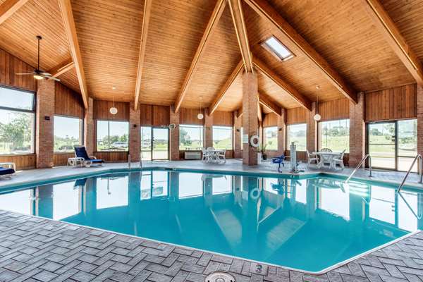 Pool - Quality Inn Batesville - I-55, Exit 243