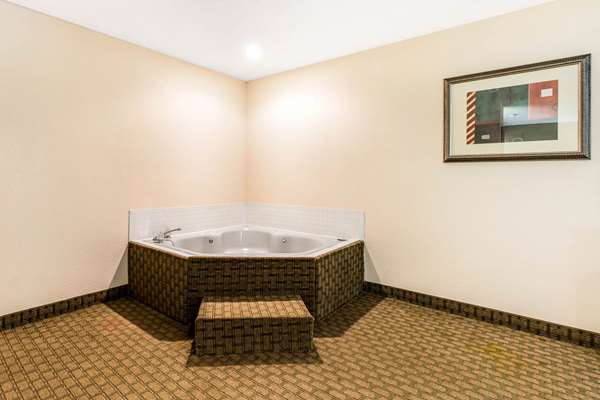 Suite - Quality Inn Batesville - I-55, Exit 243