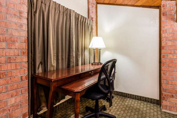 Suite - Quality Inn Batesville - I-55, Exit 243