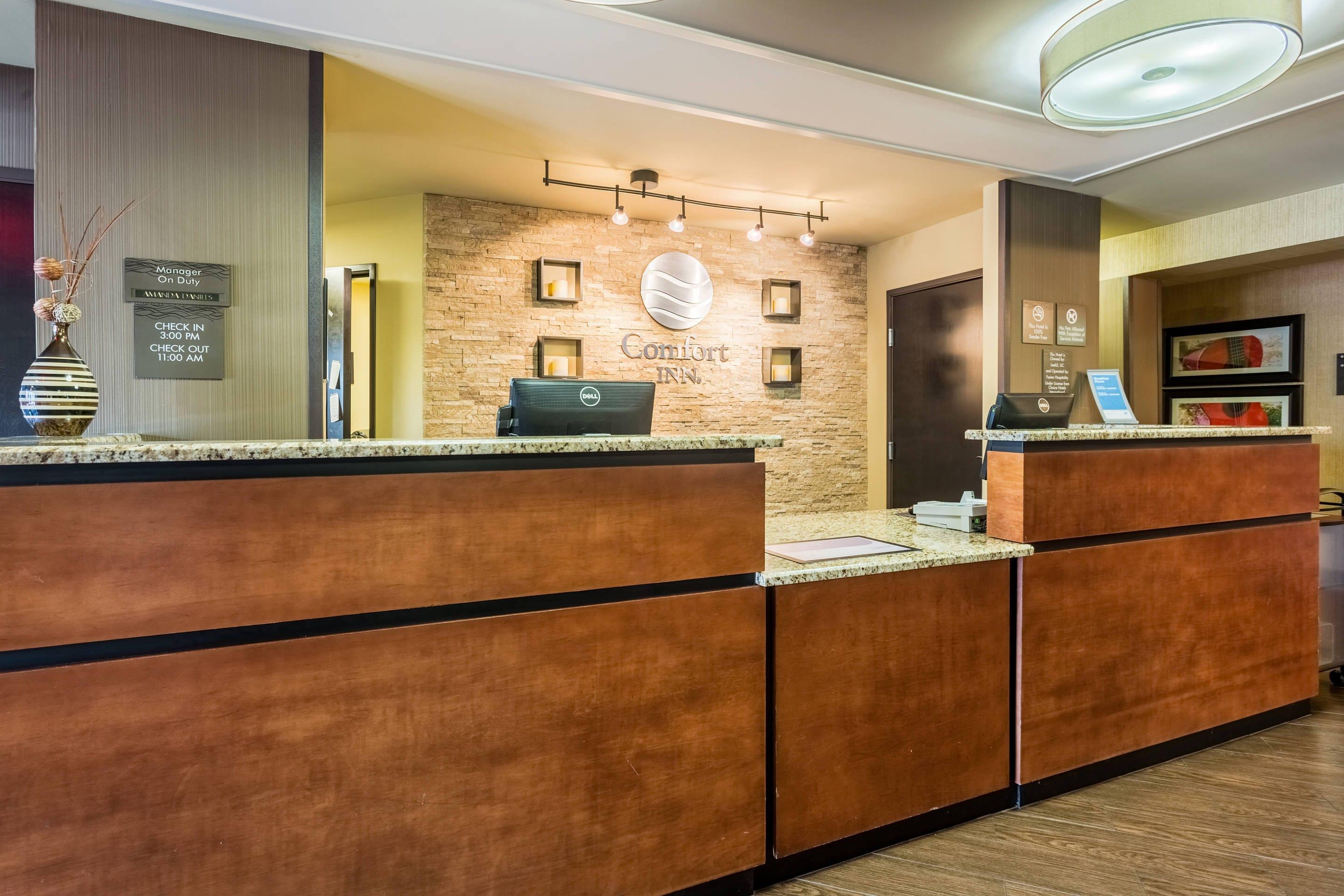 Front desk | Comfort Inn