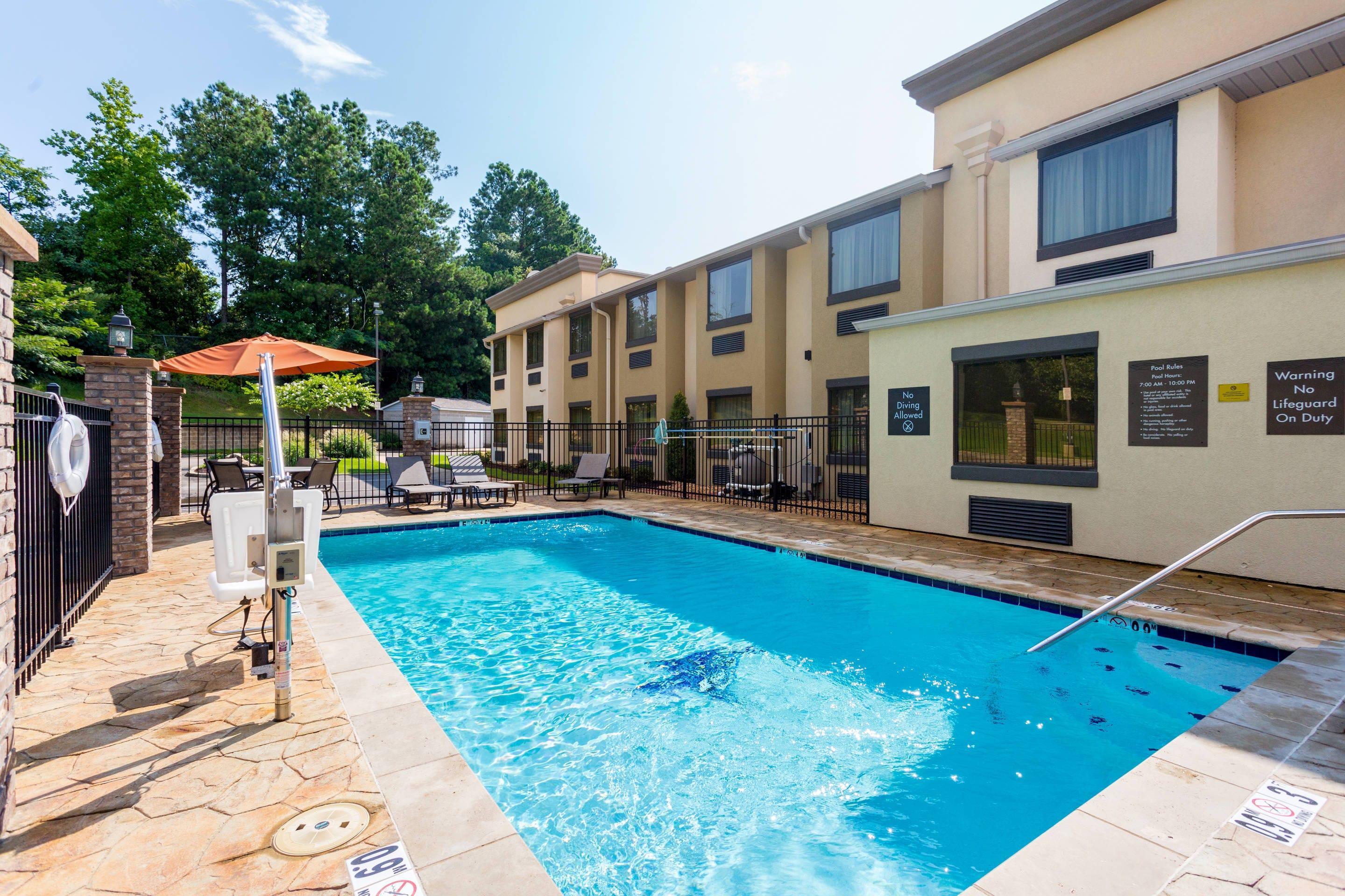 Relax poolside | Comfort Inn