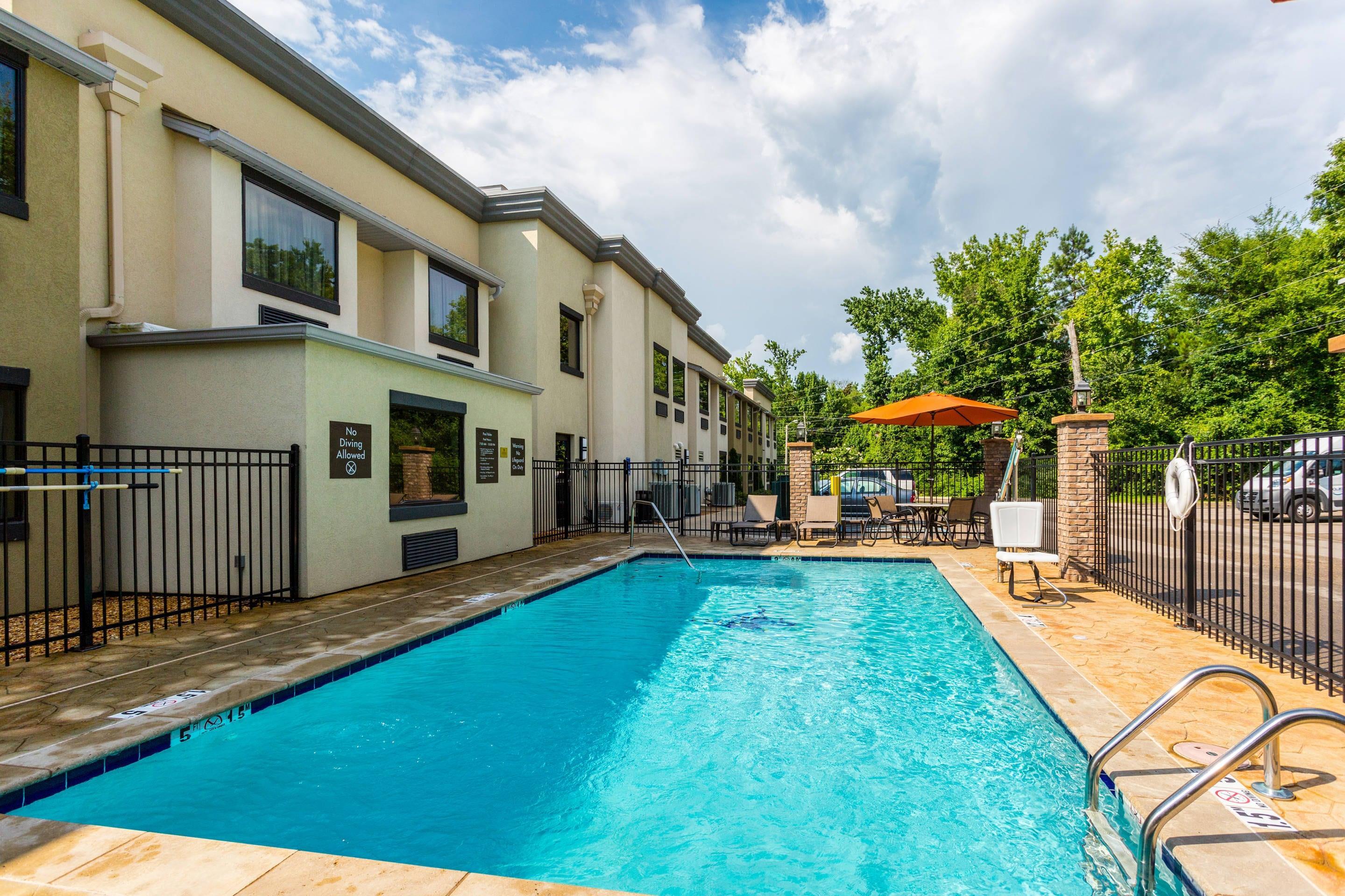 Outdoor pool | Comfort Inn