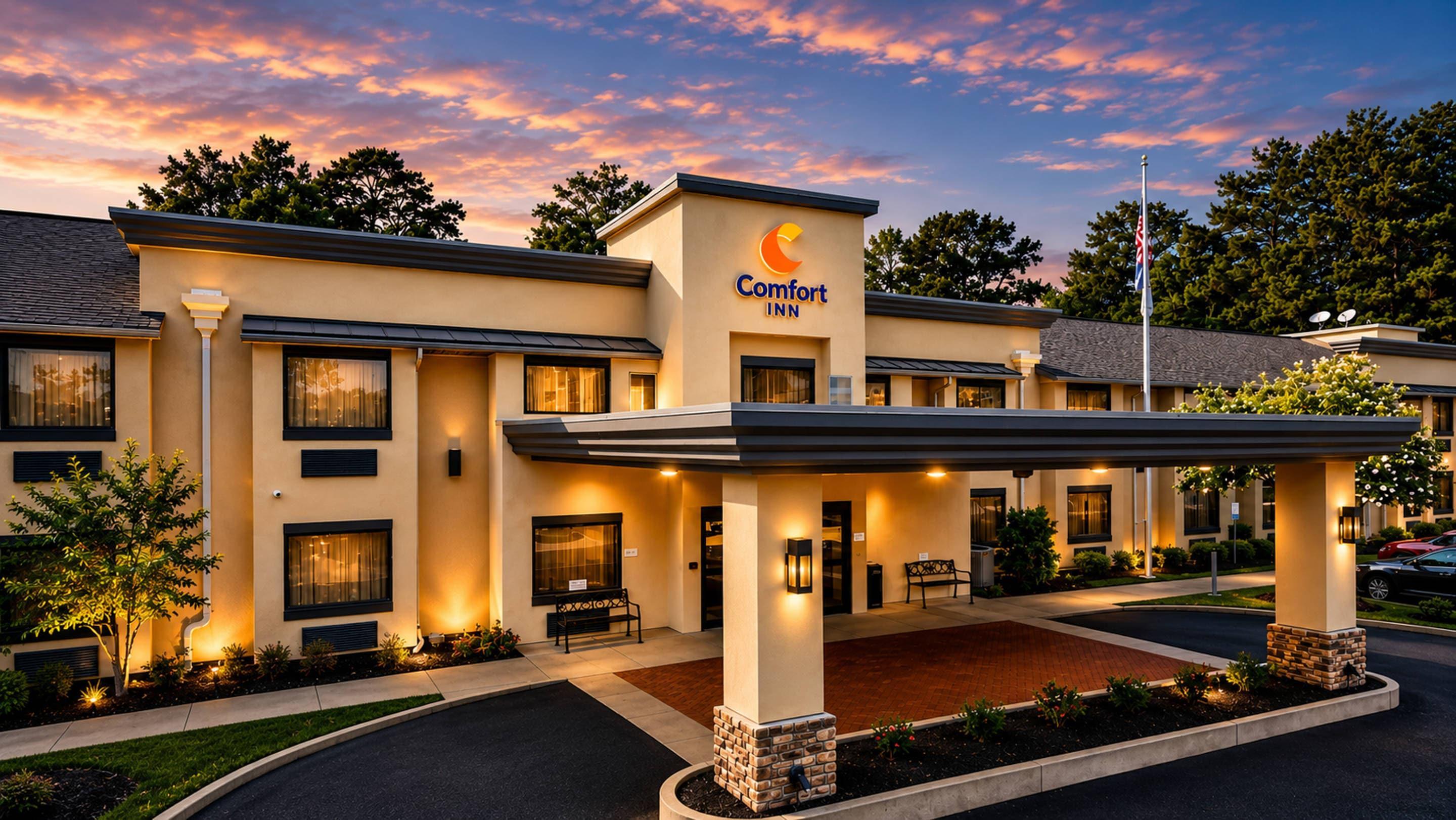 Hotel at night | Comfort Inn Tupelo Central