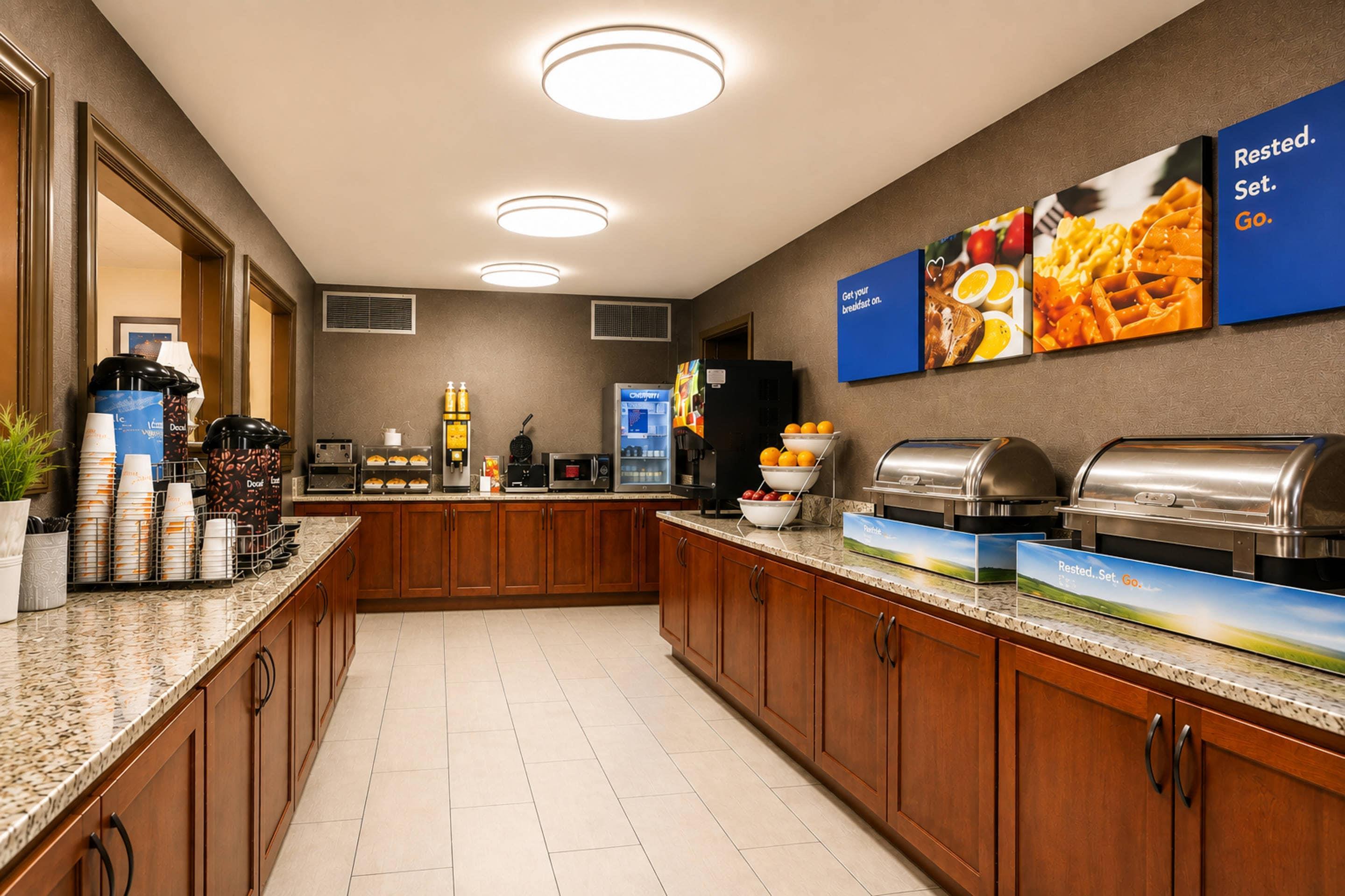 Breakfast area | Comfort Inn Tupelo Central