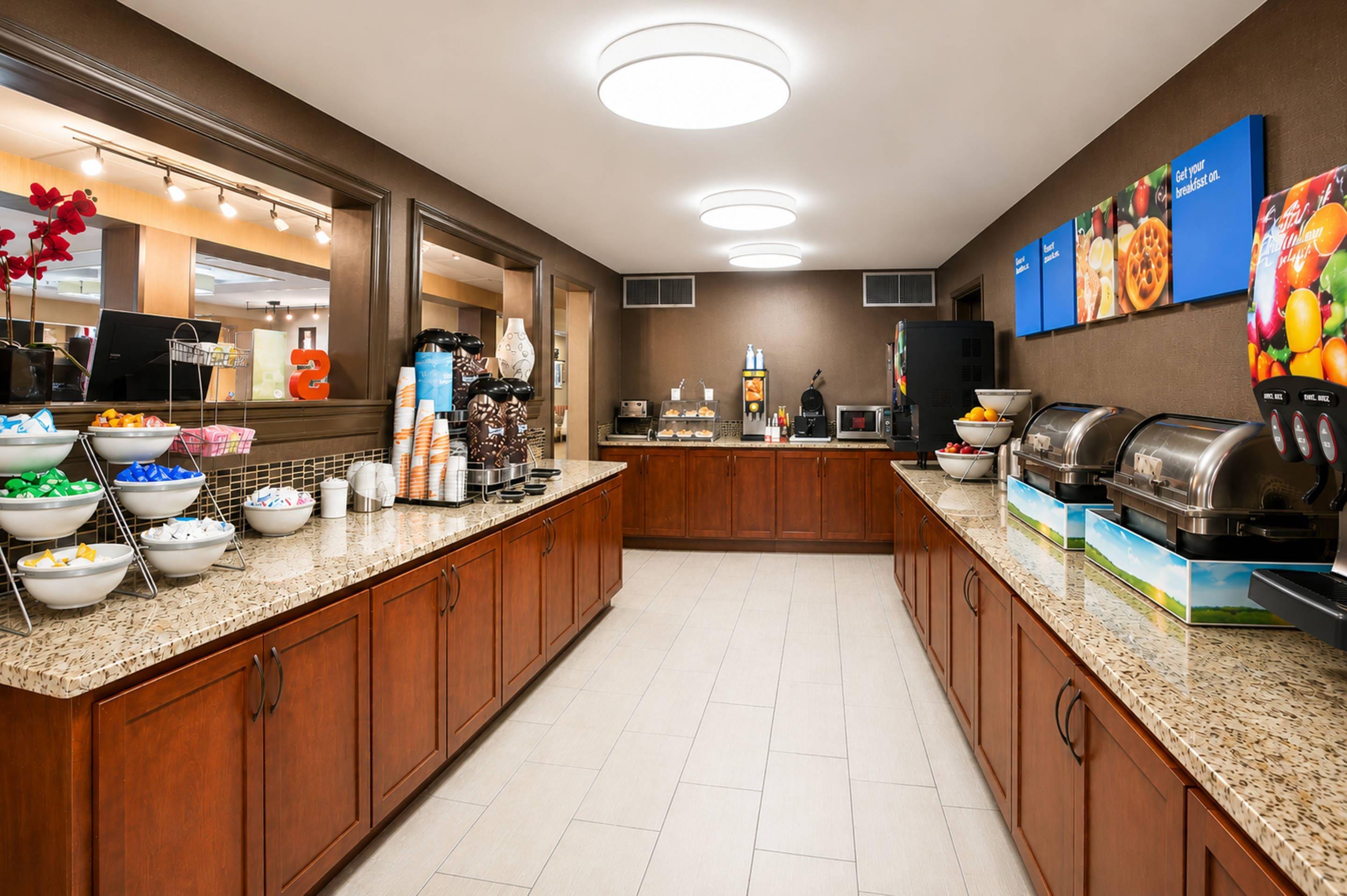 Breakfast area | Comfort Inn Tupelo Central