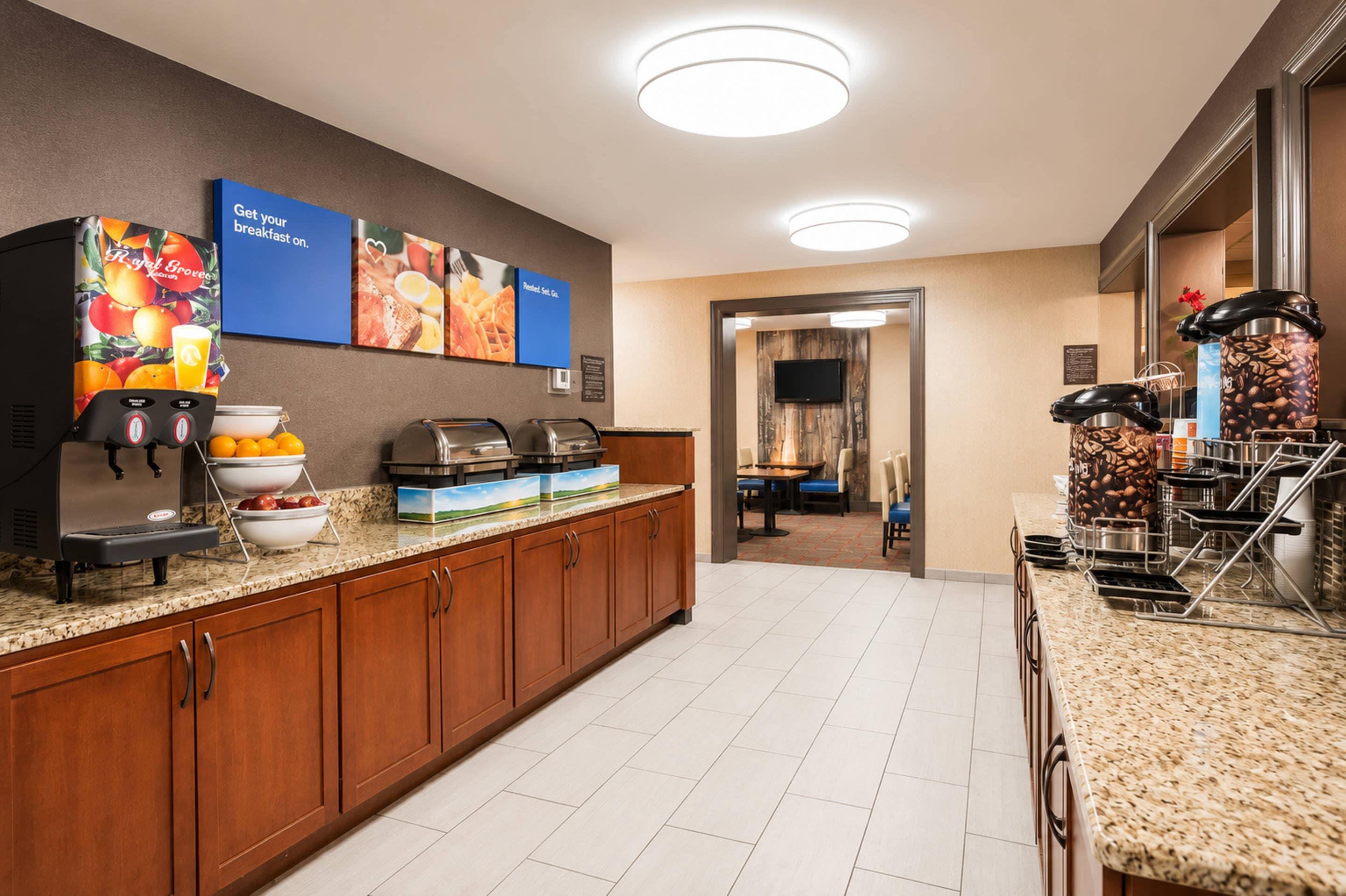 Breakfast area | Comfort Inn Tupelo Central