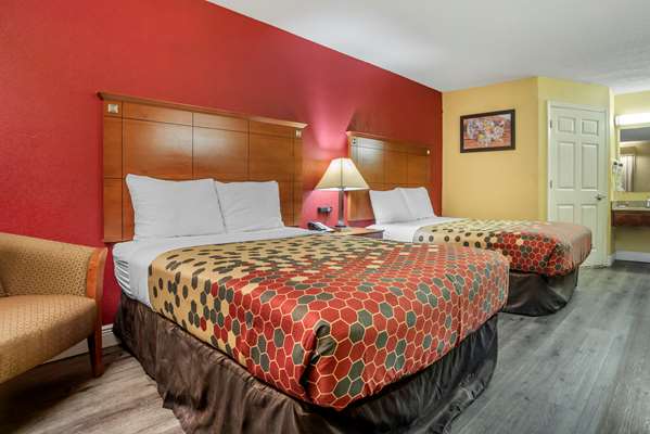  - Econo Lodge Tupelo - I-22, Exit 86