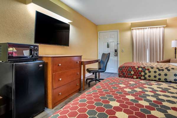  - Econo Lodge Tupelo - I-22, Exit 86