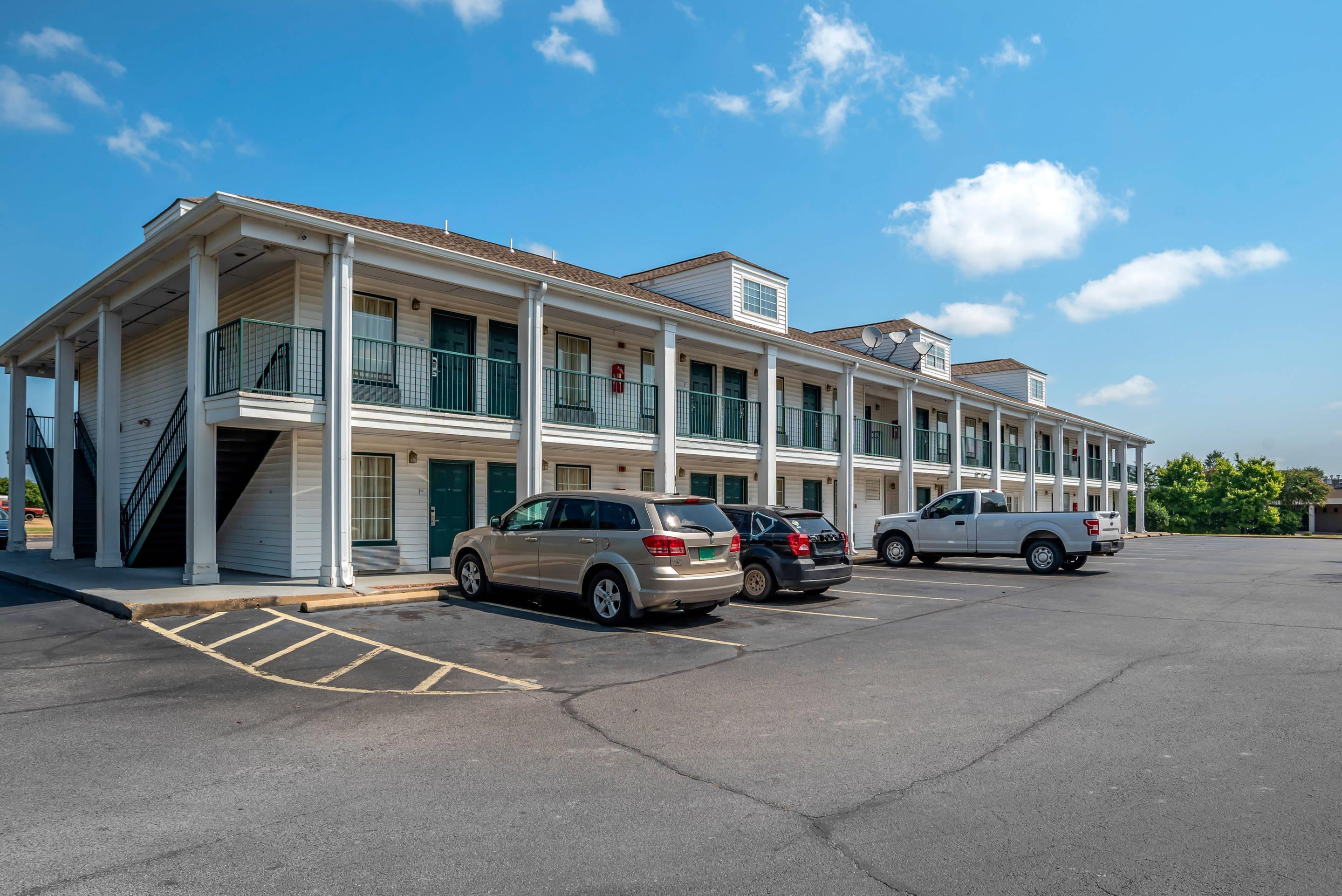 Hotel exterior | Econo Lodge Tupelo