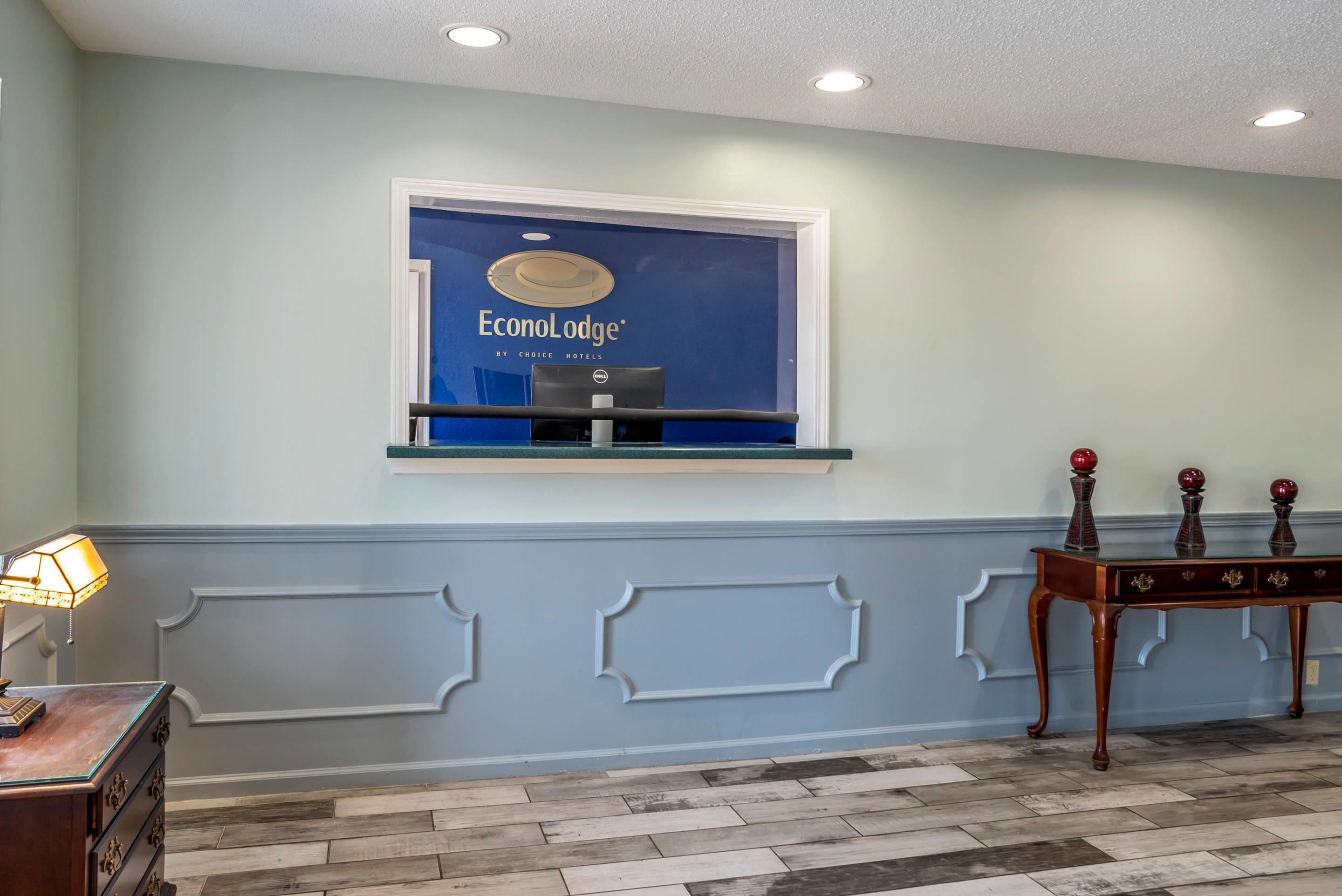 Front desk | Econo Lodge Tupelo