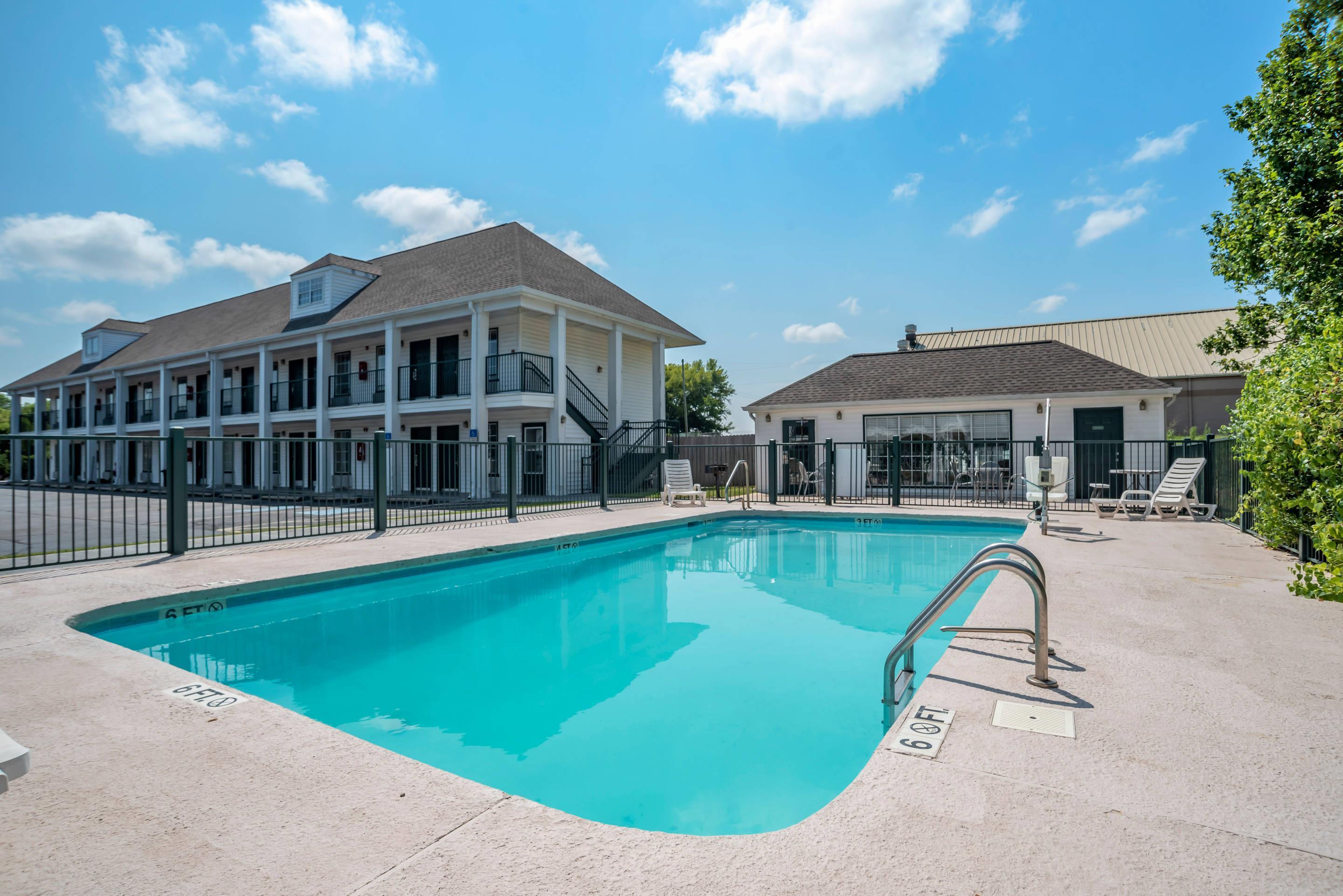 Outdoor pool | Econo Lodge Tupelo