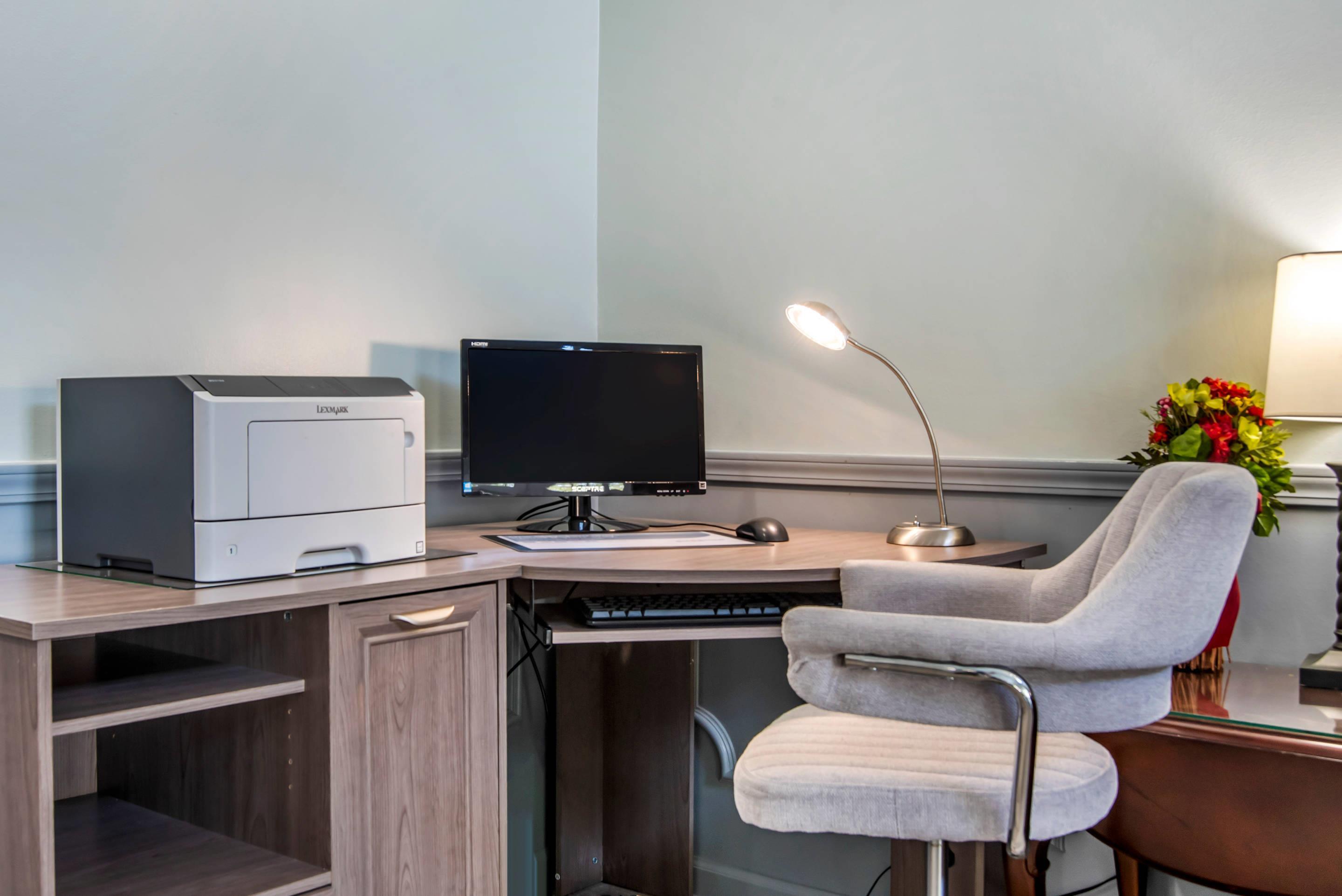 Business center | Econo Lodge Tupelo