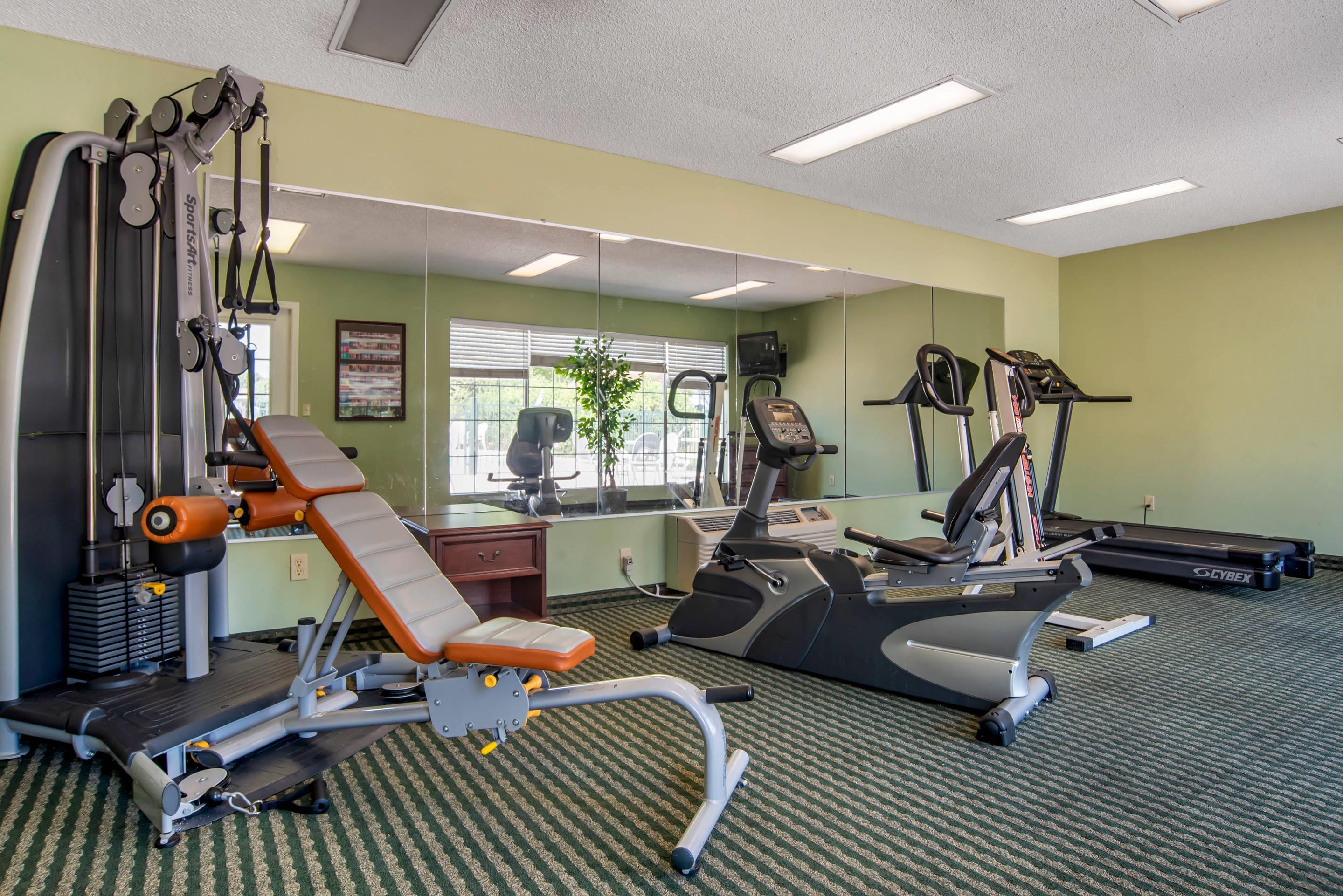 Fitness center | Econo Lodge Tupelo