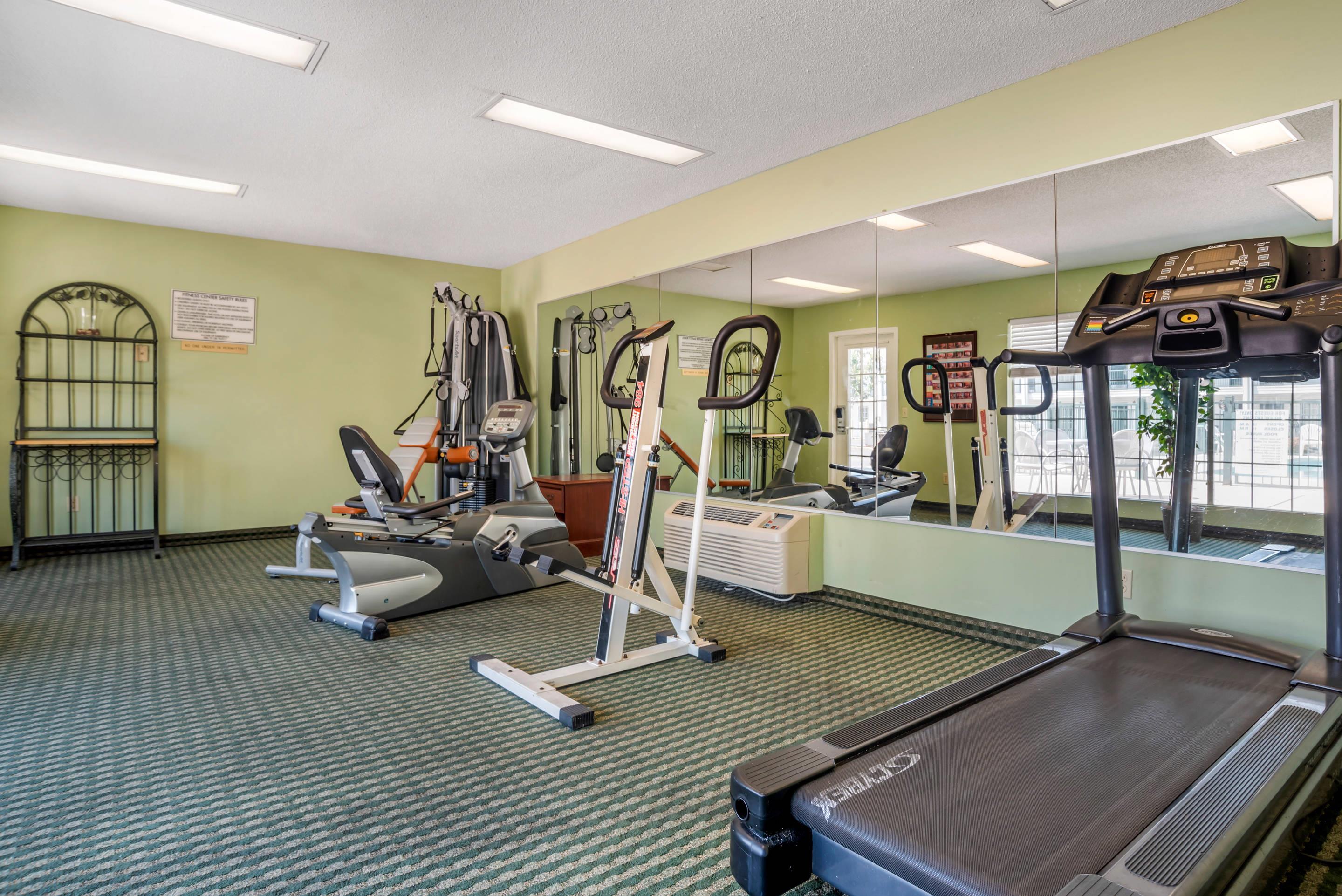 Fitness center | Econo Lodge Tupelo