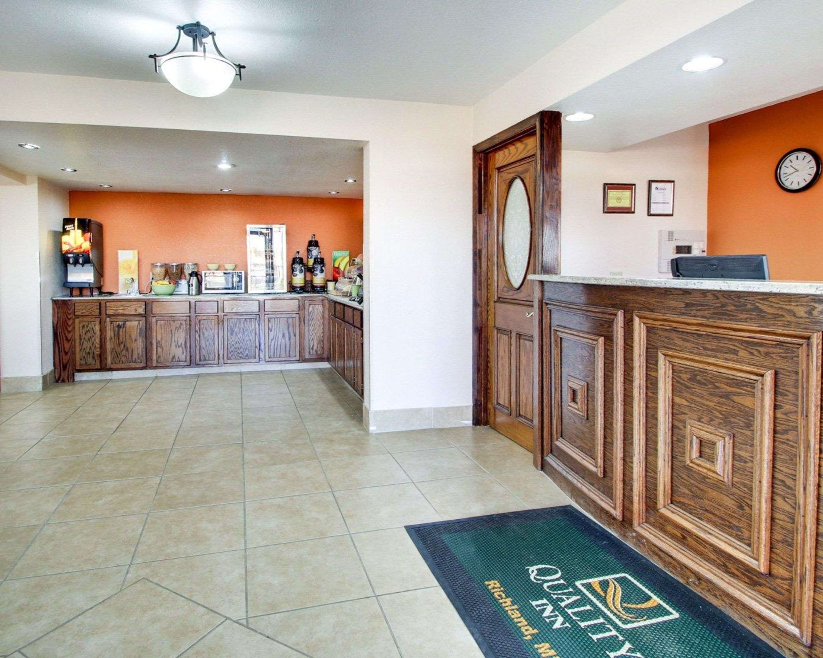Spacious lobby | Quality Inn