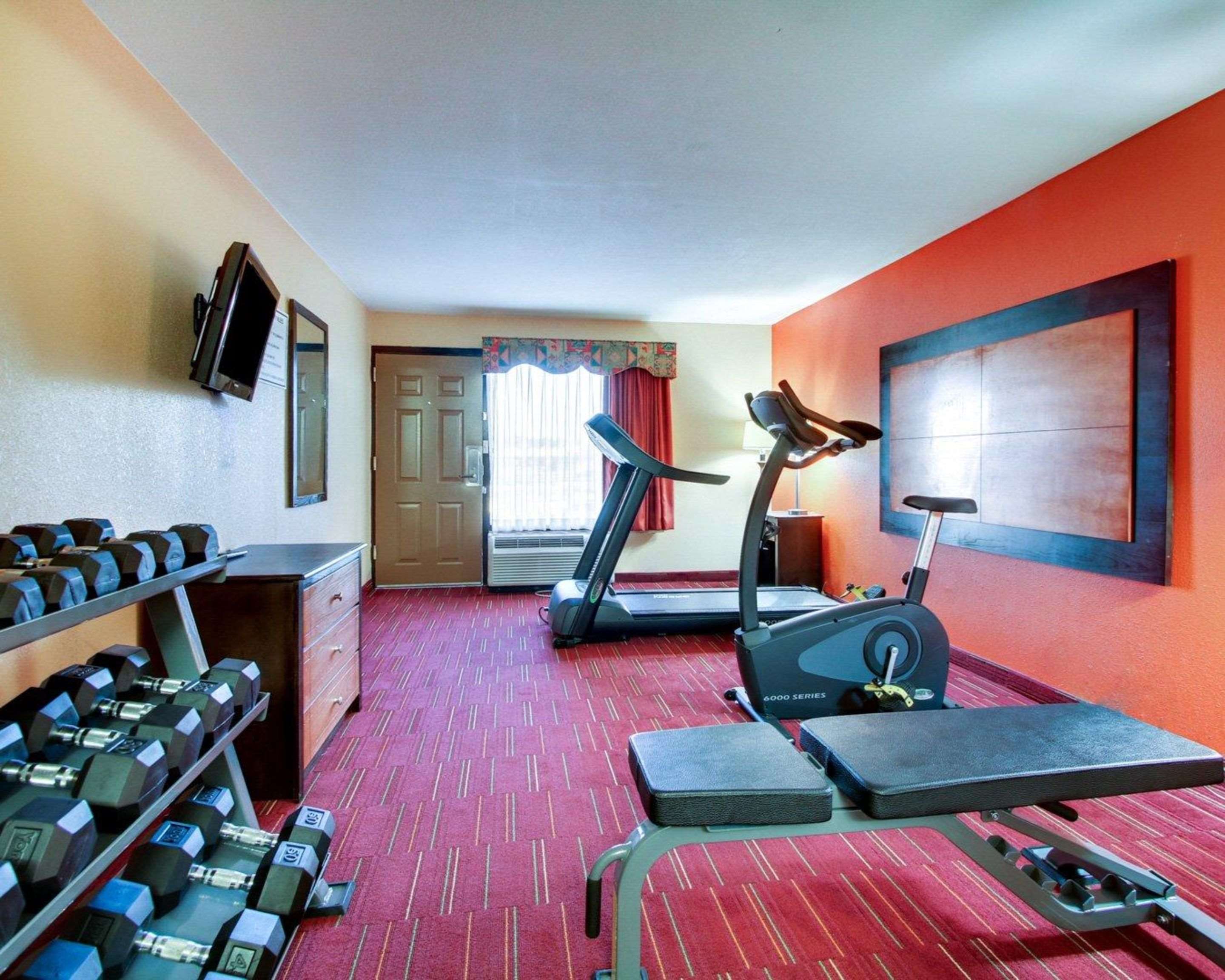 Fitness center with free weights | Quality Inn