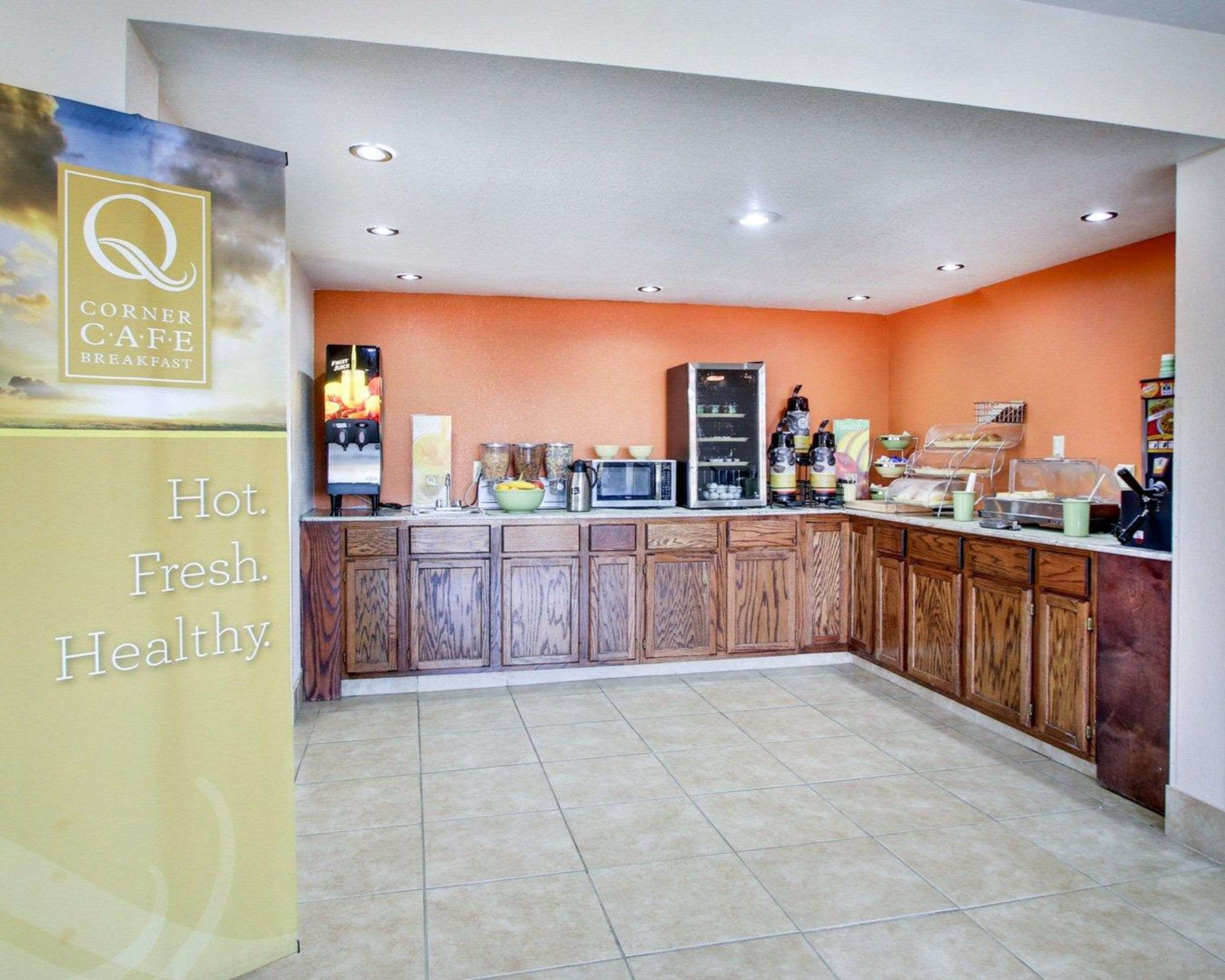 Breakfast area | Quality Inn