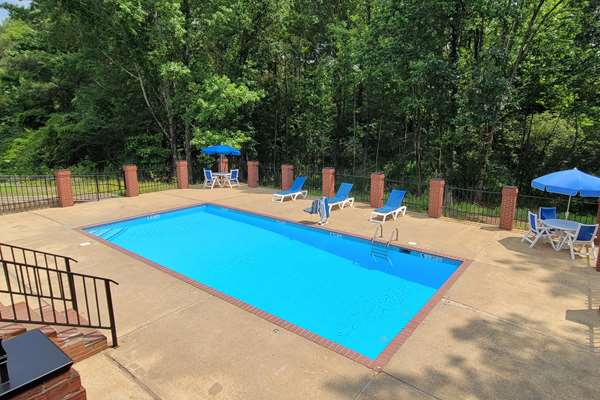 Pool - Econo Lodge Kosciusko