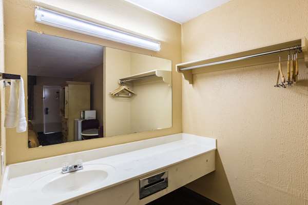  - Rodeway Inn Hazelhurst