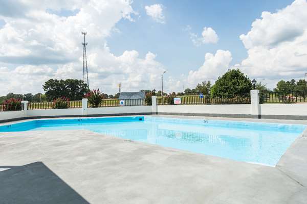 Pool - Rodeway Inn Sardis