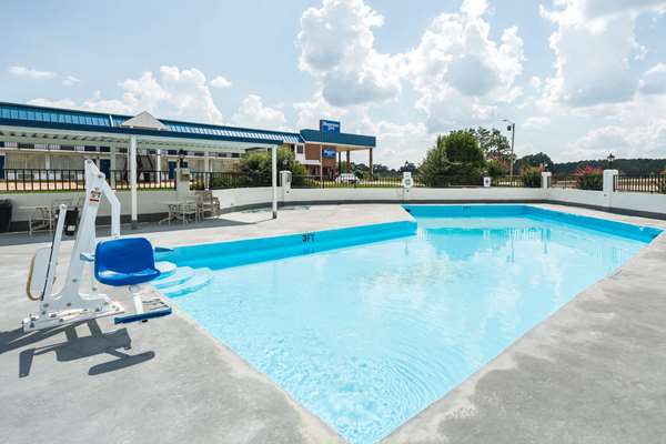 Pool - Rodeway Inn Sardis