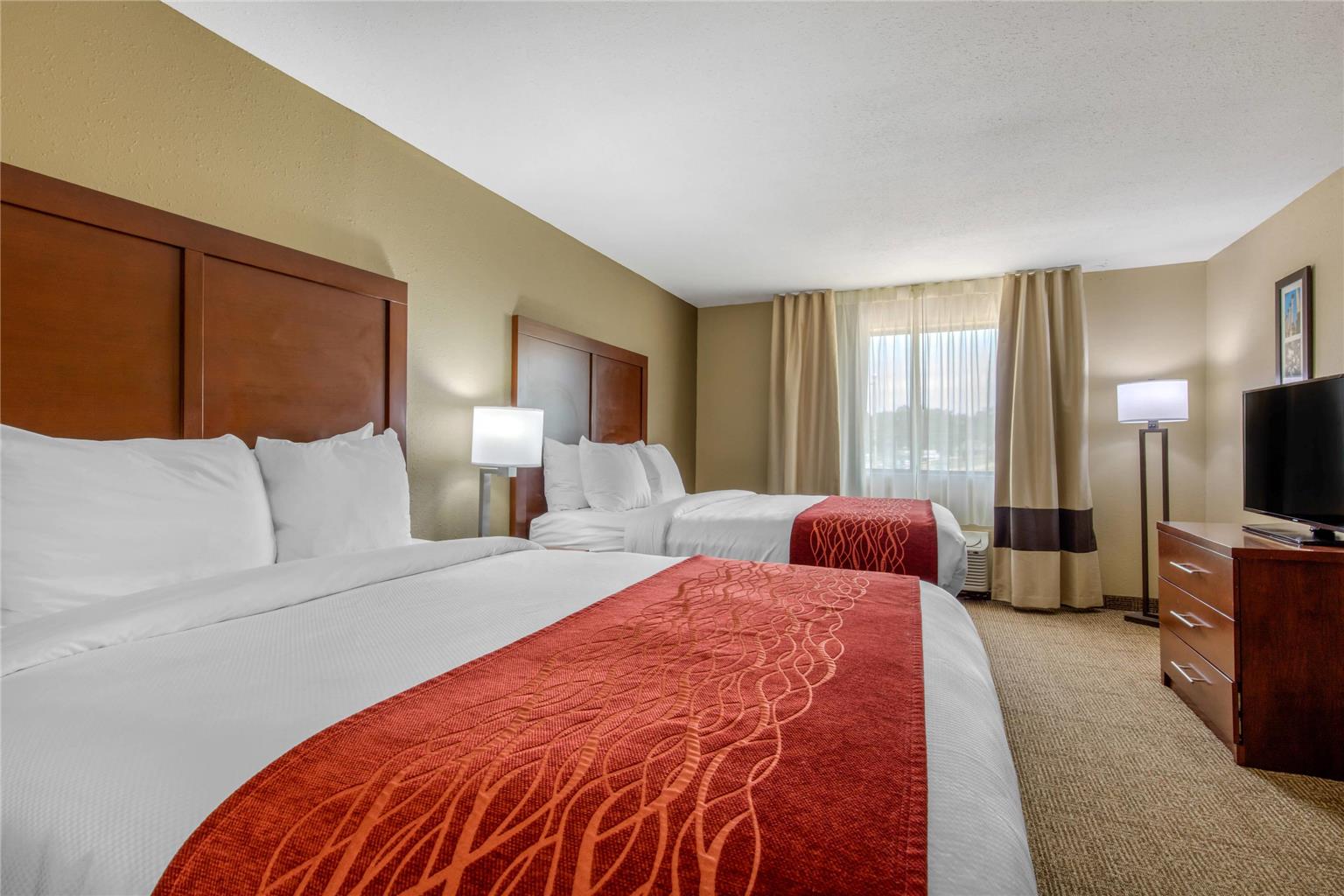 COMFORT INN AND SUITES MCCOMB-guestroom-Guest Room,Suite,On-Site.jpg