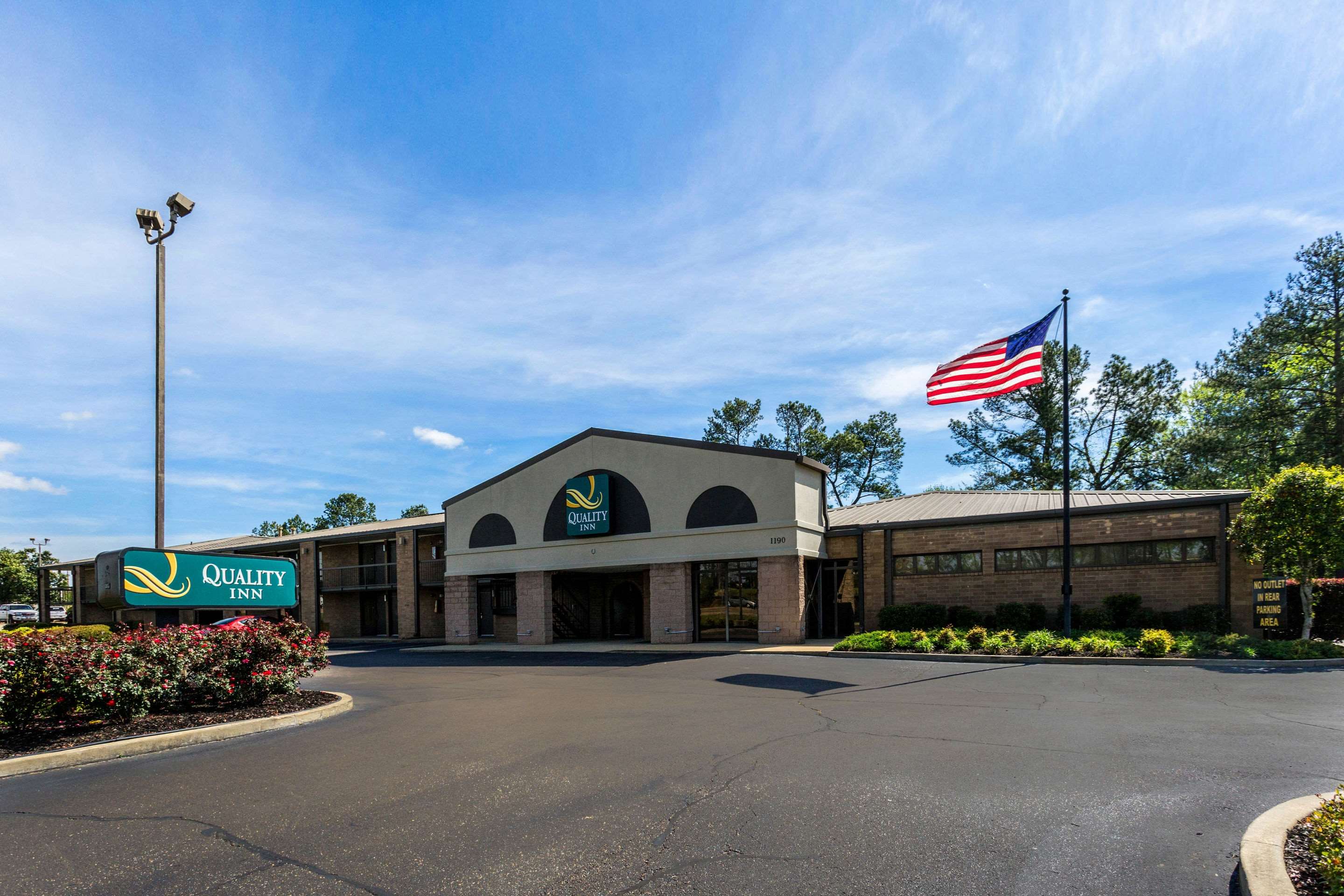 Hotel exterior | Quality Inn Tupelo