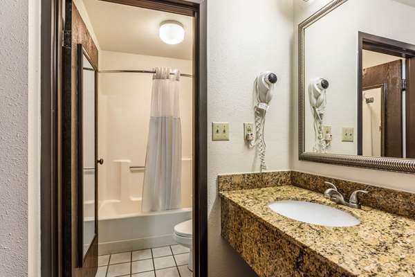  - Quality Inn North Tupelo - I-22, Exit 86