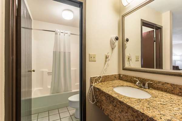  - Quality Inn North Tupelo - I-22, Exit 86
