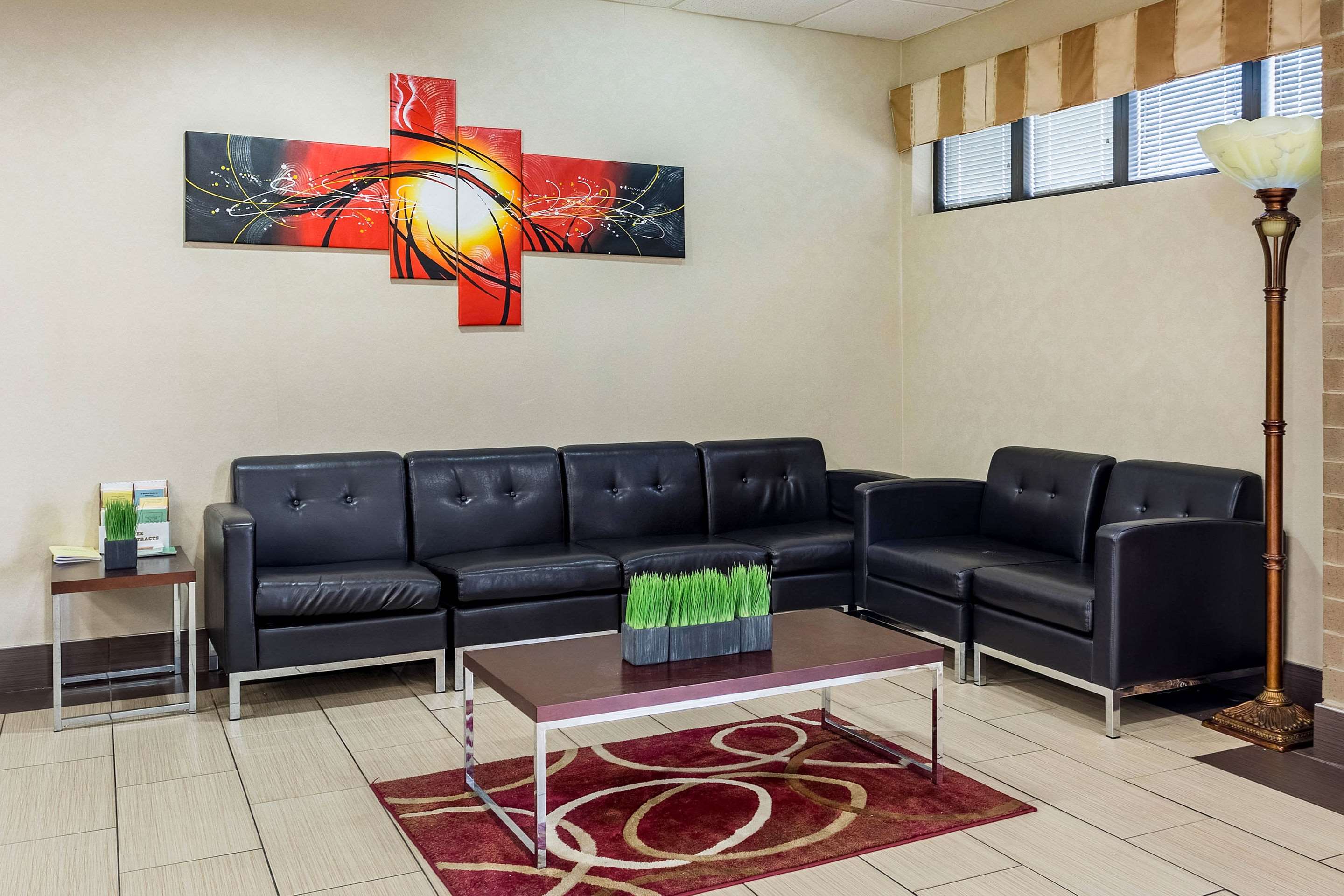Lobby with sitting area | Quality Inn Tupelo