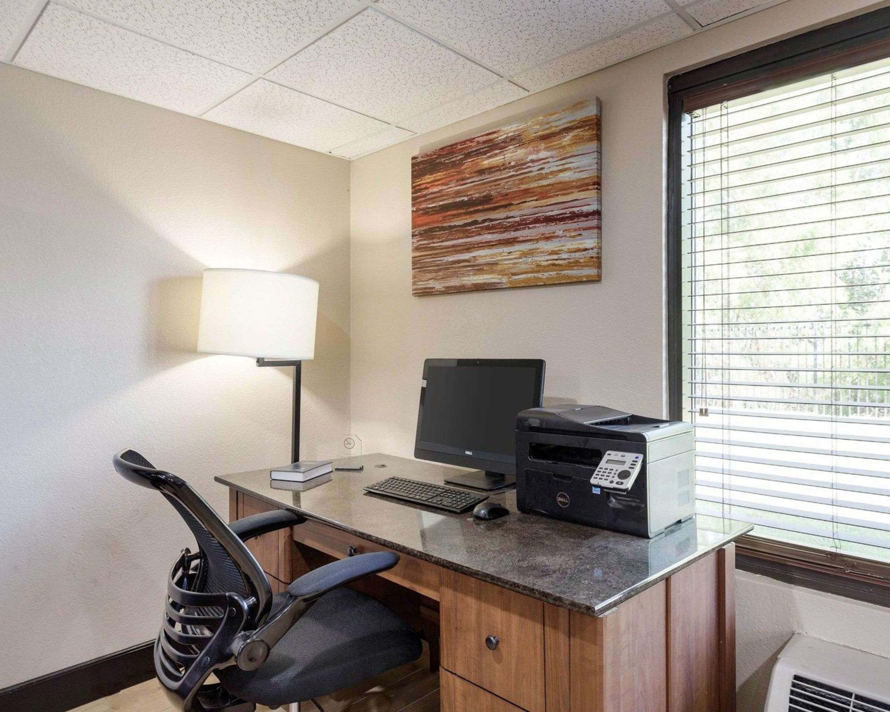 Business center | Quality Inn